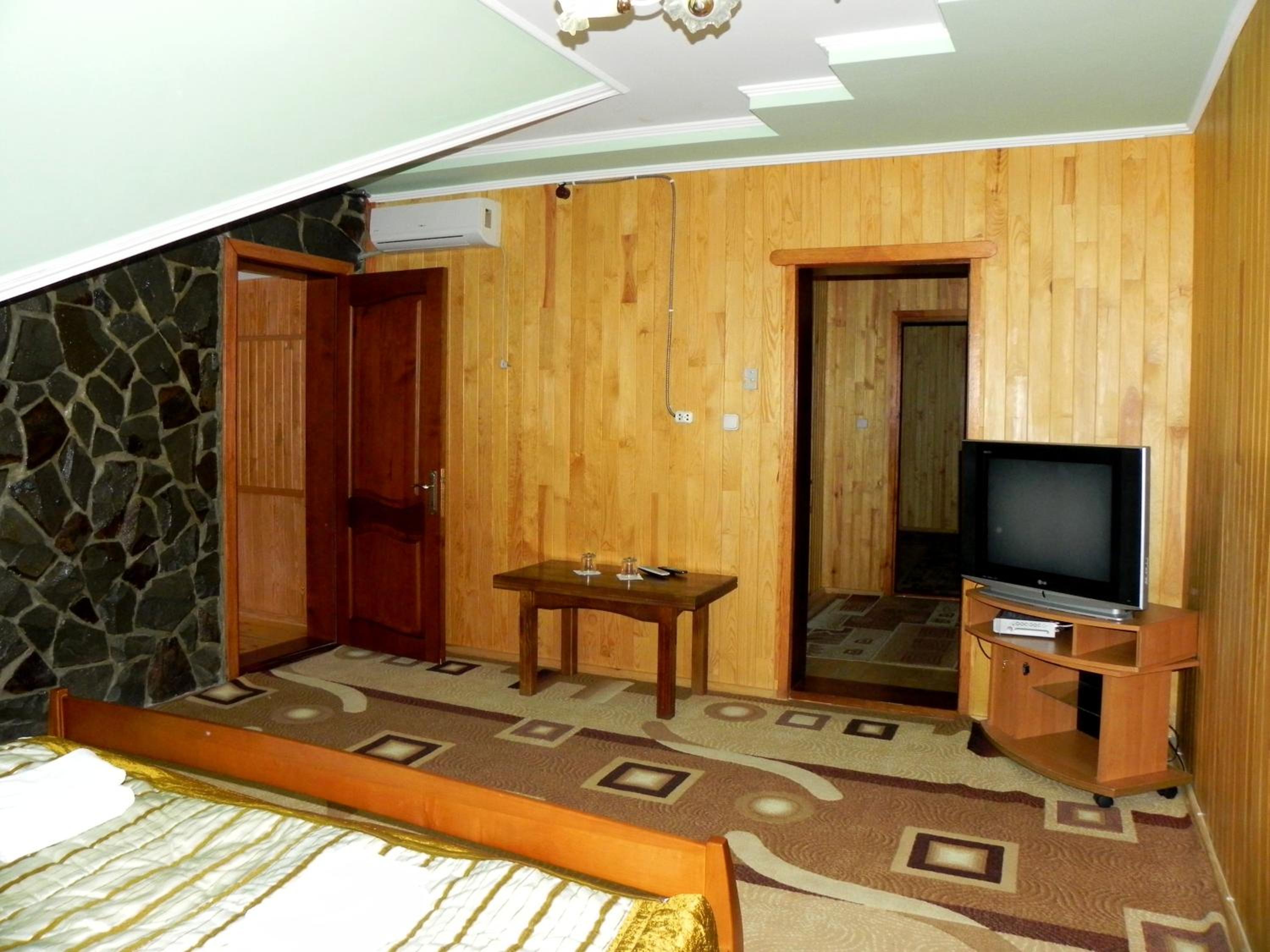 Hotel and restaurant complex Skolmo