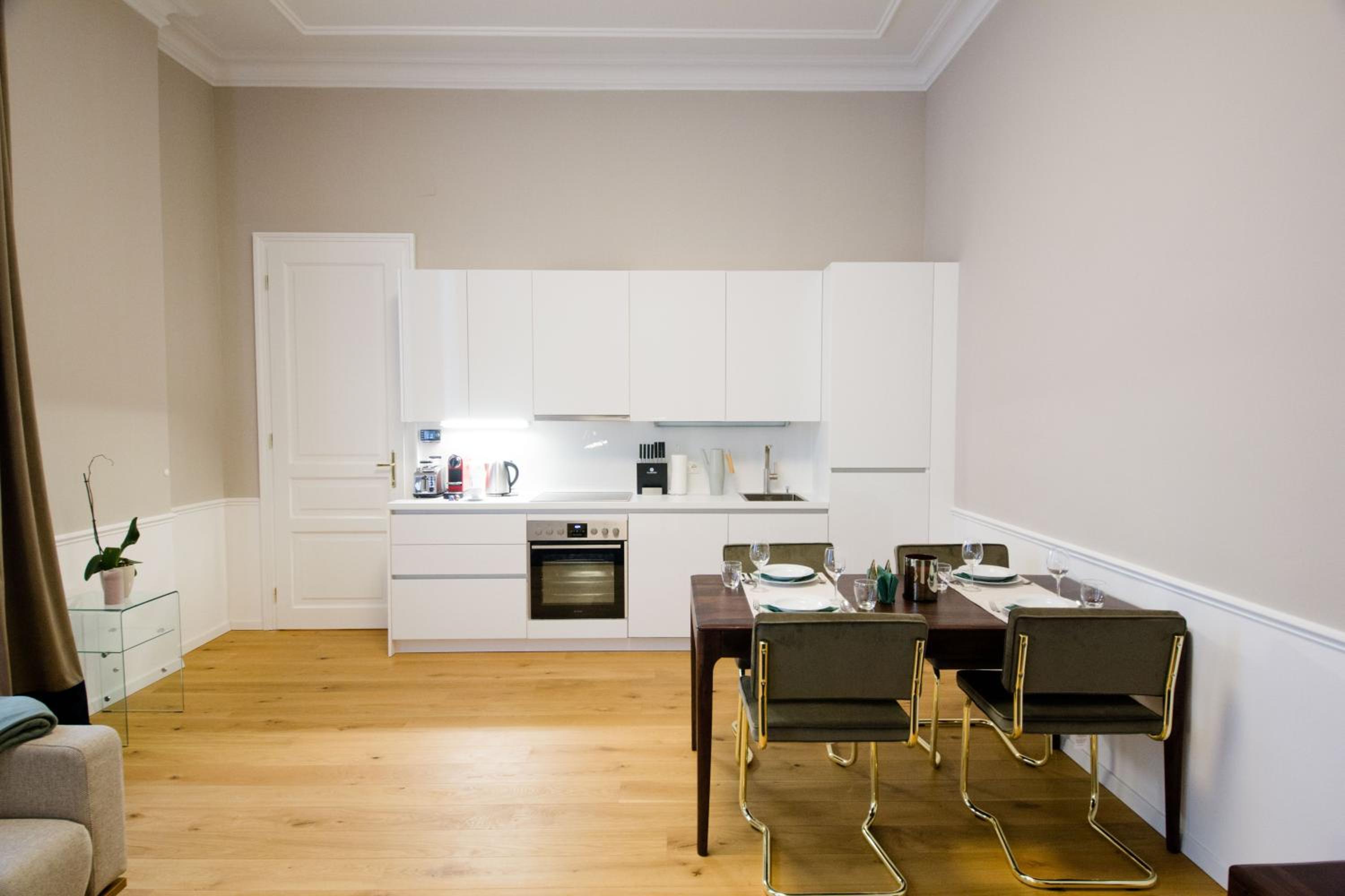 Studio Apartments Urania - Mai's Apartments