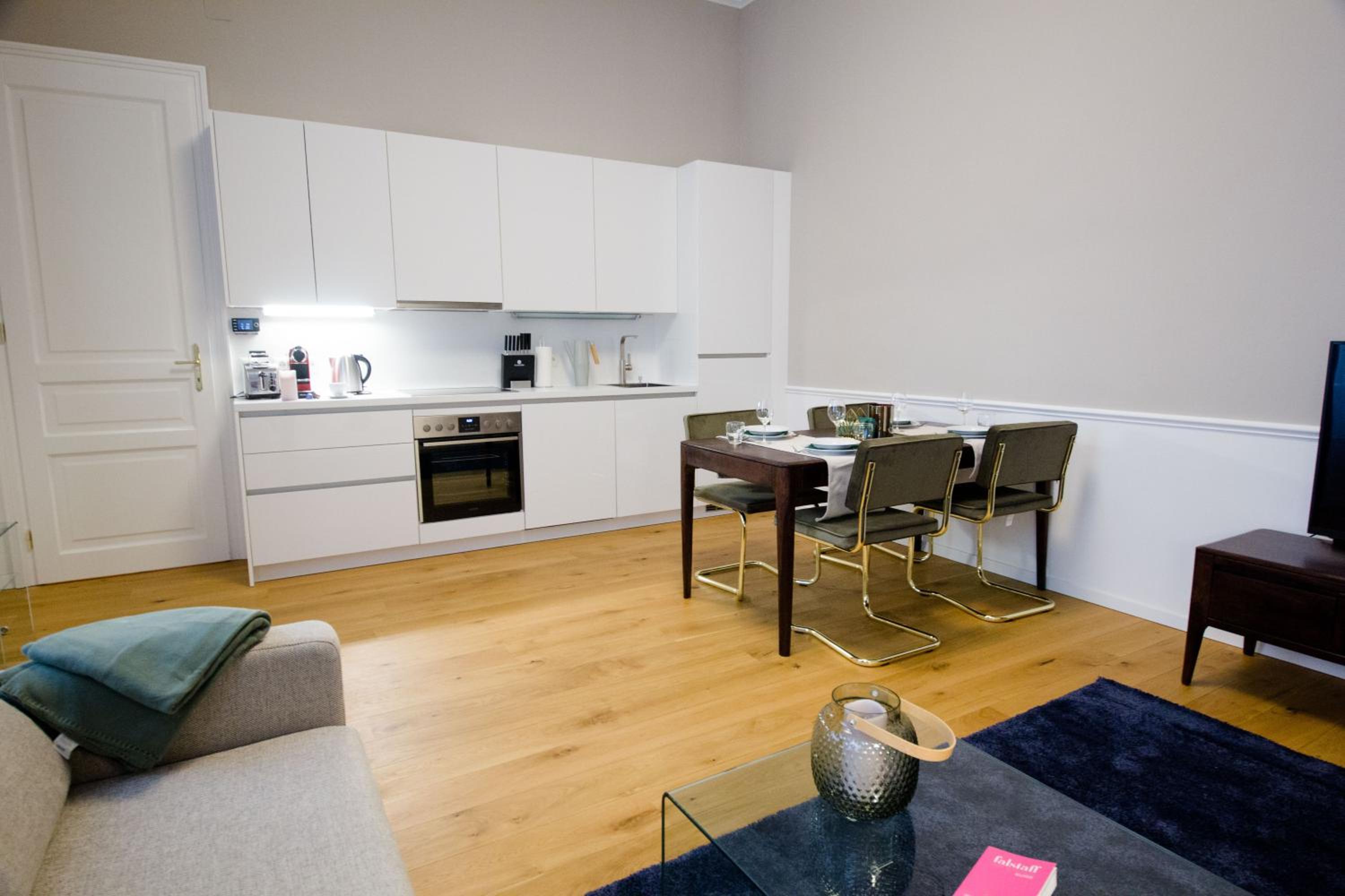 Studio Apartments Urania - Mai's Apartments