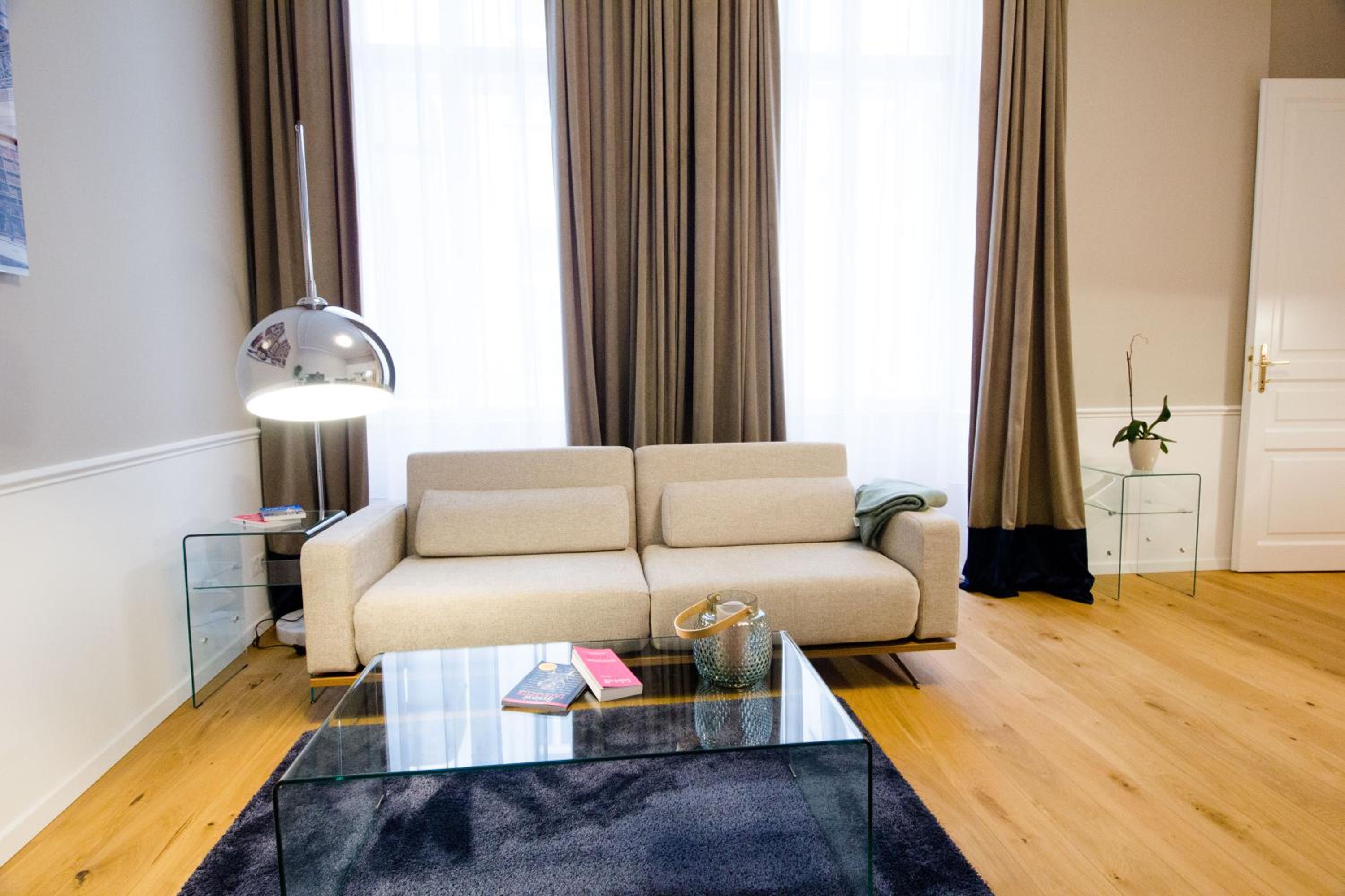 Studio Apartments Urania - Mai's Apartments