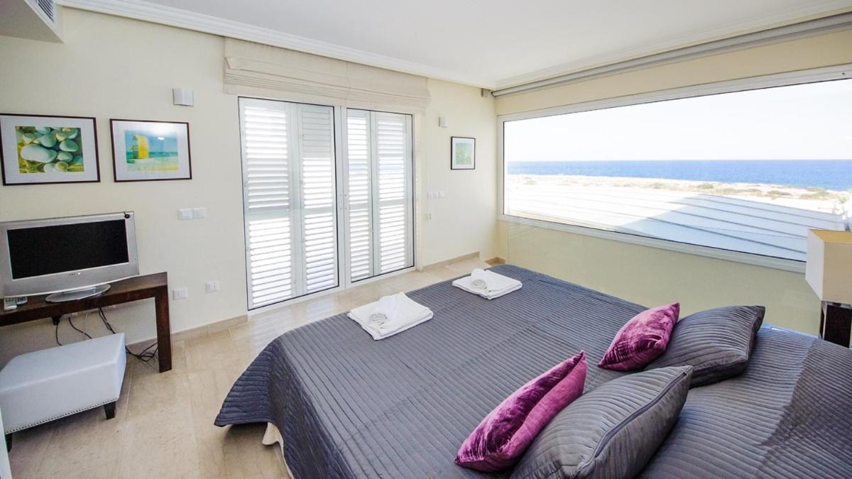 Luxury Bay View Villa 28 Right On The Beach