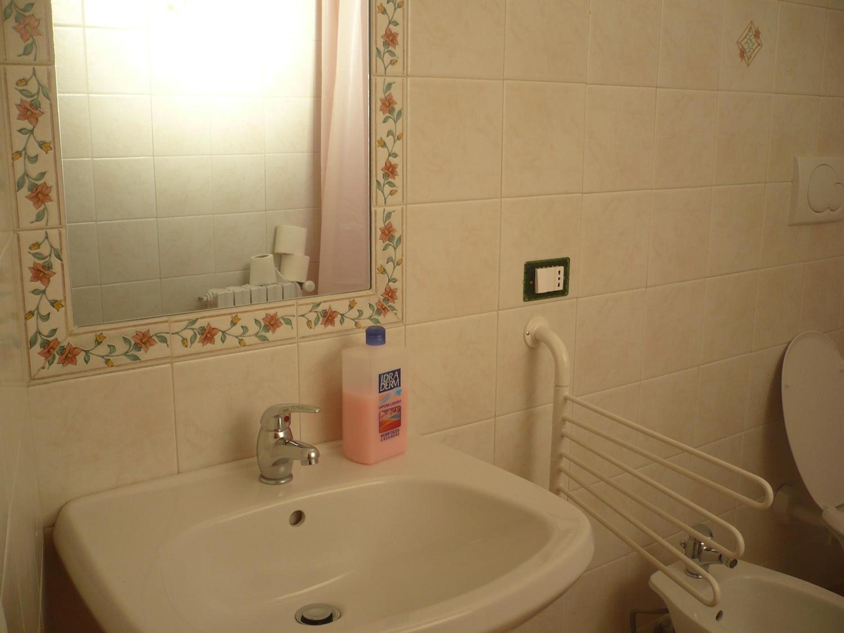 Photo 33