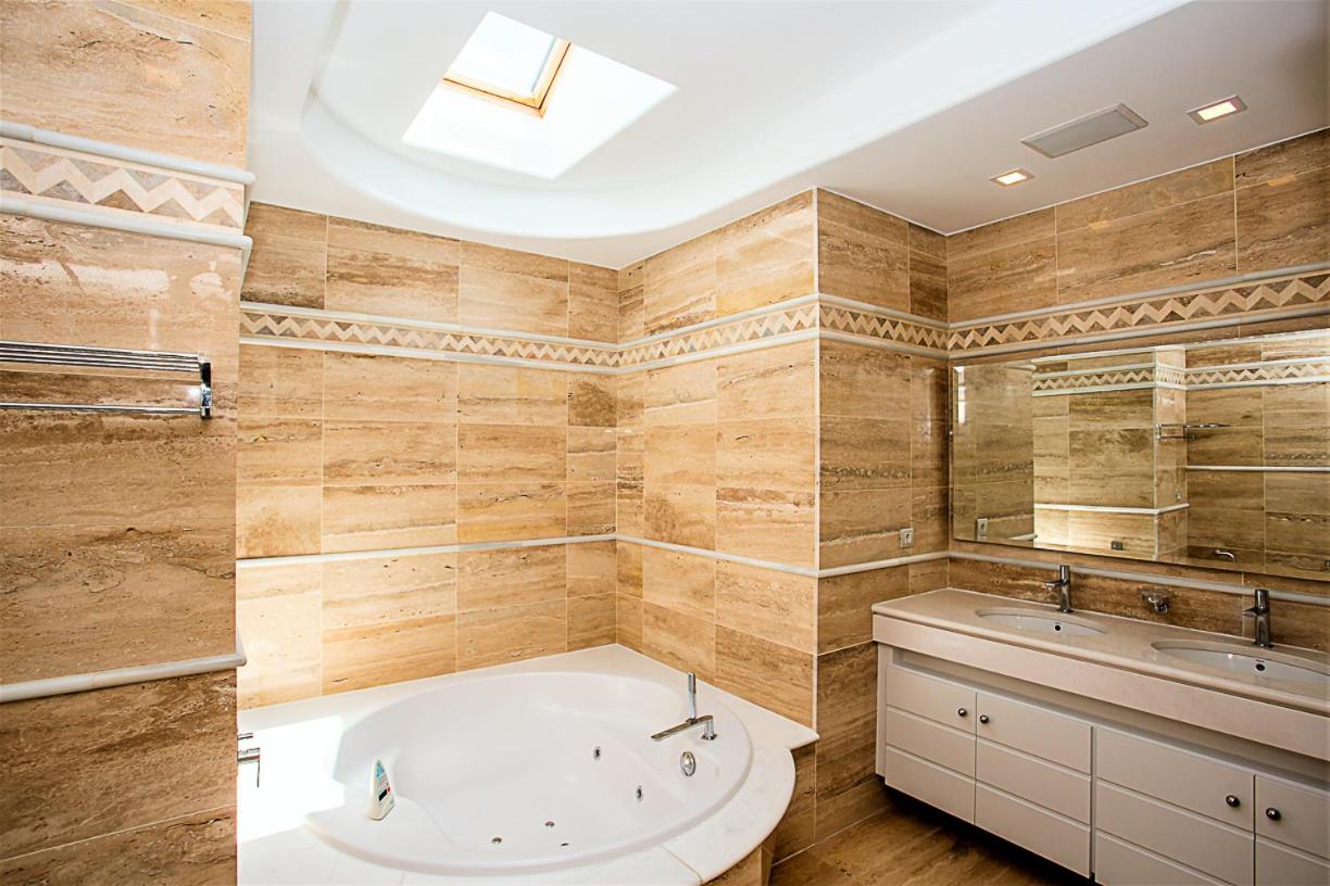 Unique Duplex Penthouse on Golden Mile