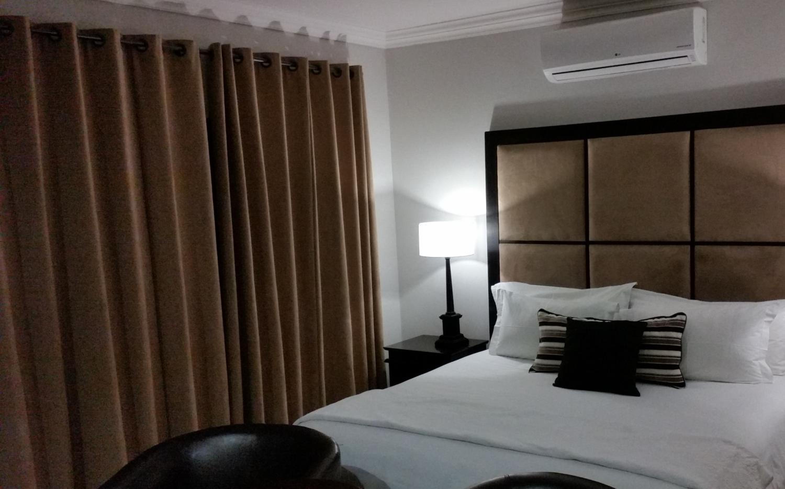 Rosebank Lodge Guesthouse by Claires