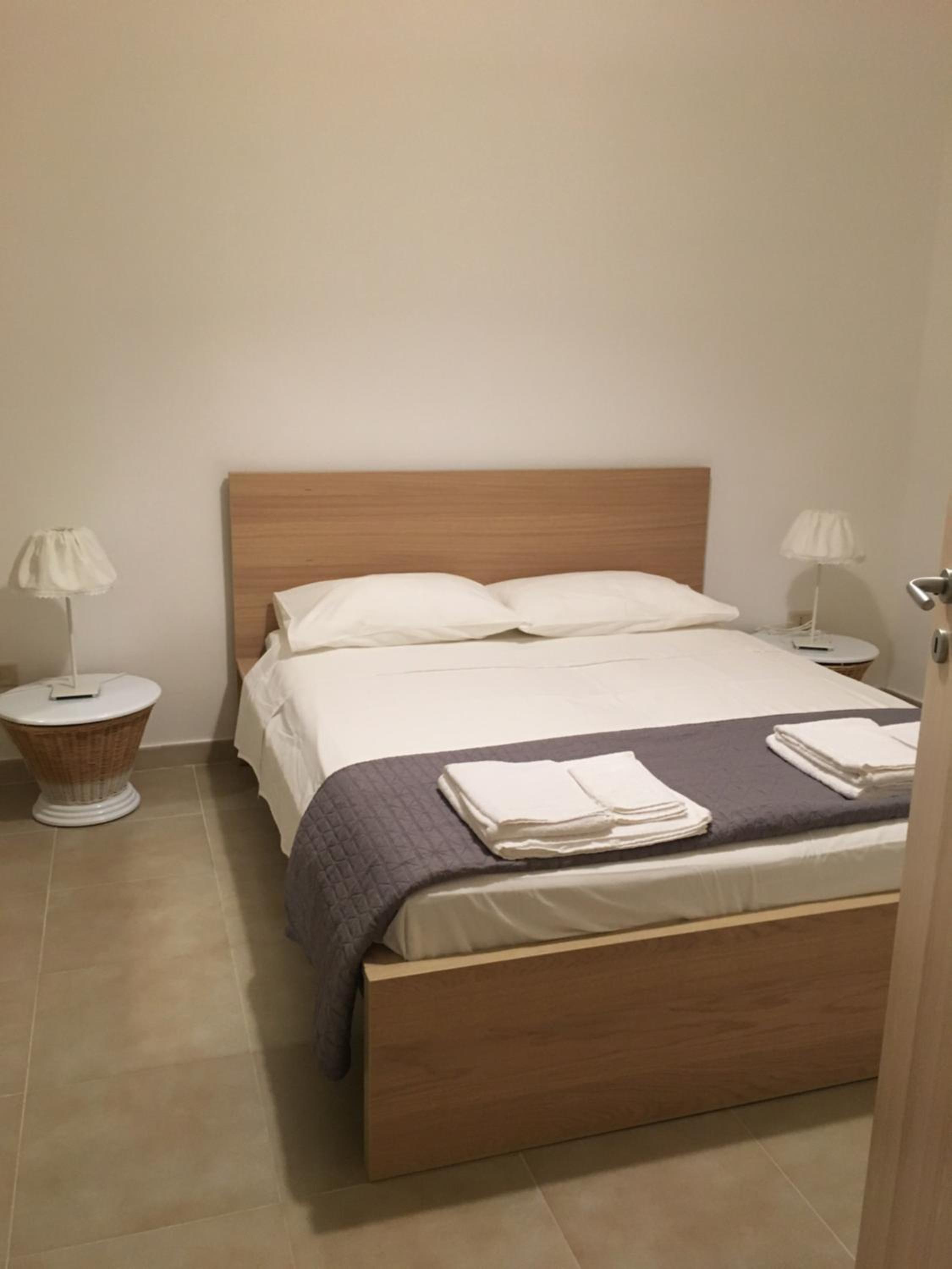 Collins Apartments photo 5