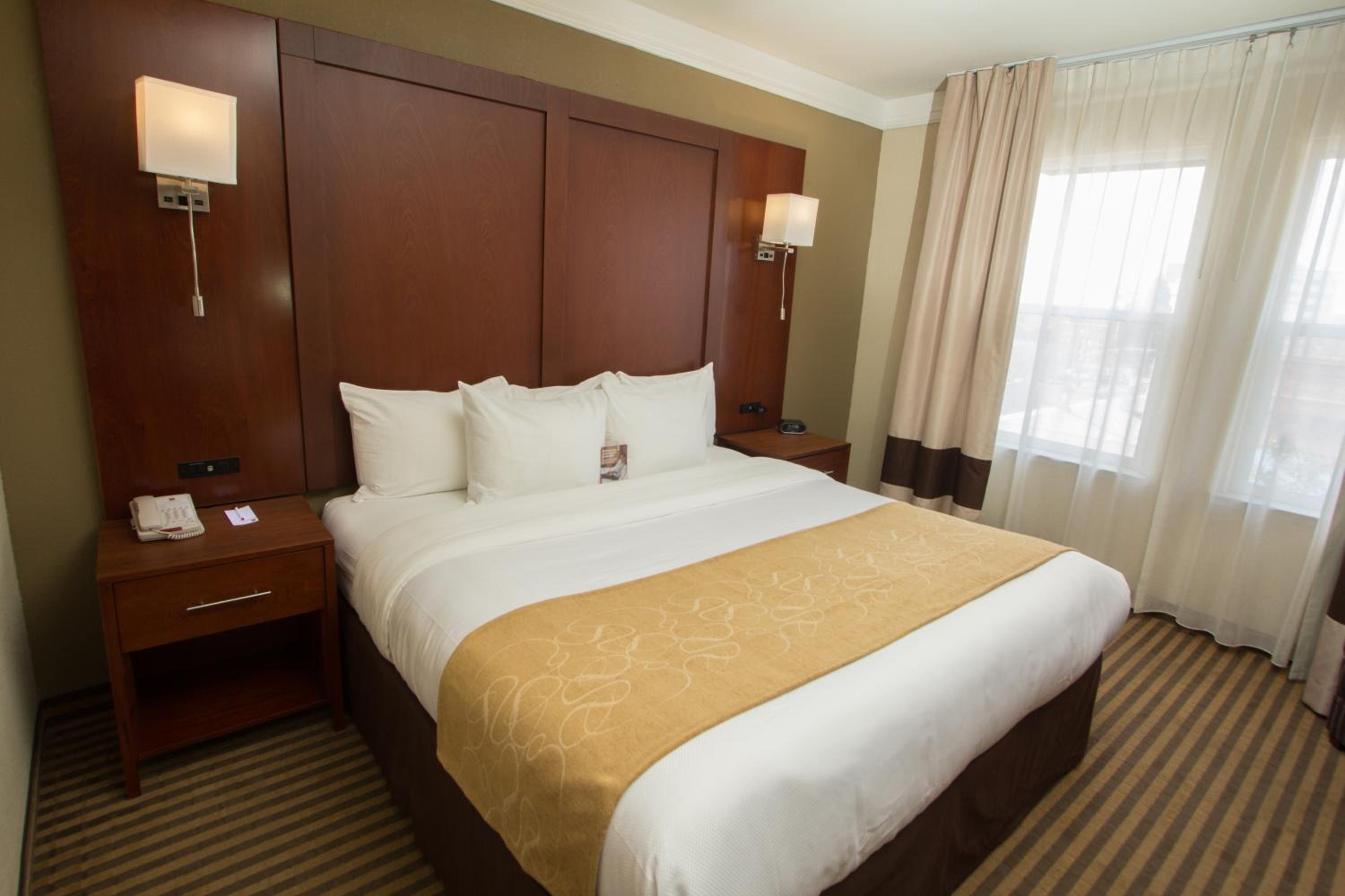 Visalia Vacations - Comfort Suites Visalia - Convention Center - Property Image 3