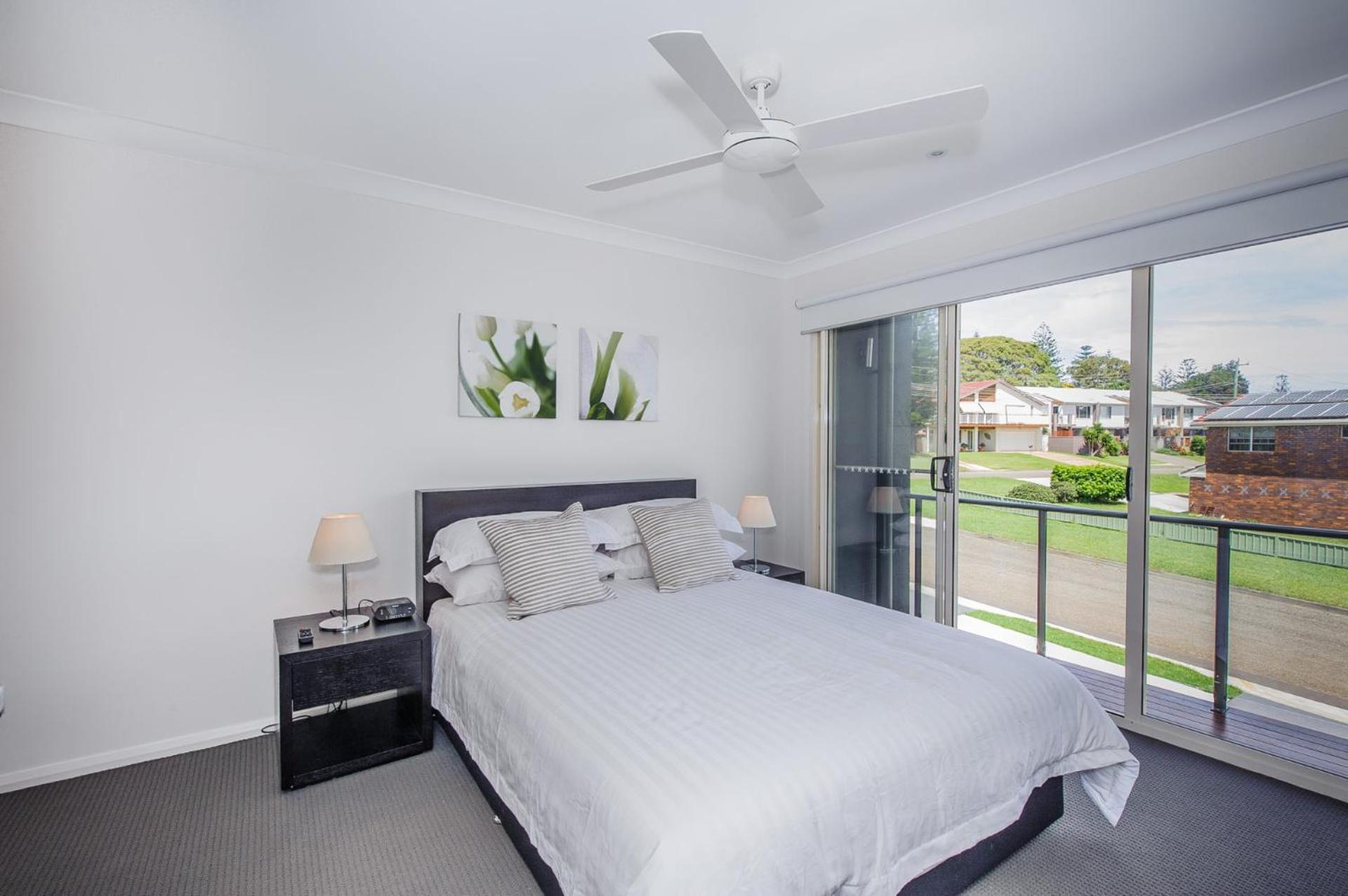Escape At Nobbys Executive Townhouse 1 74 Pacific Drive
