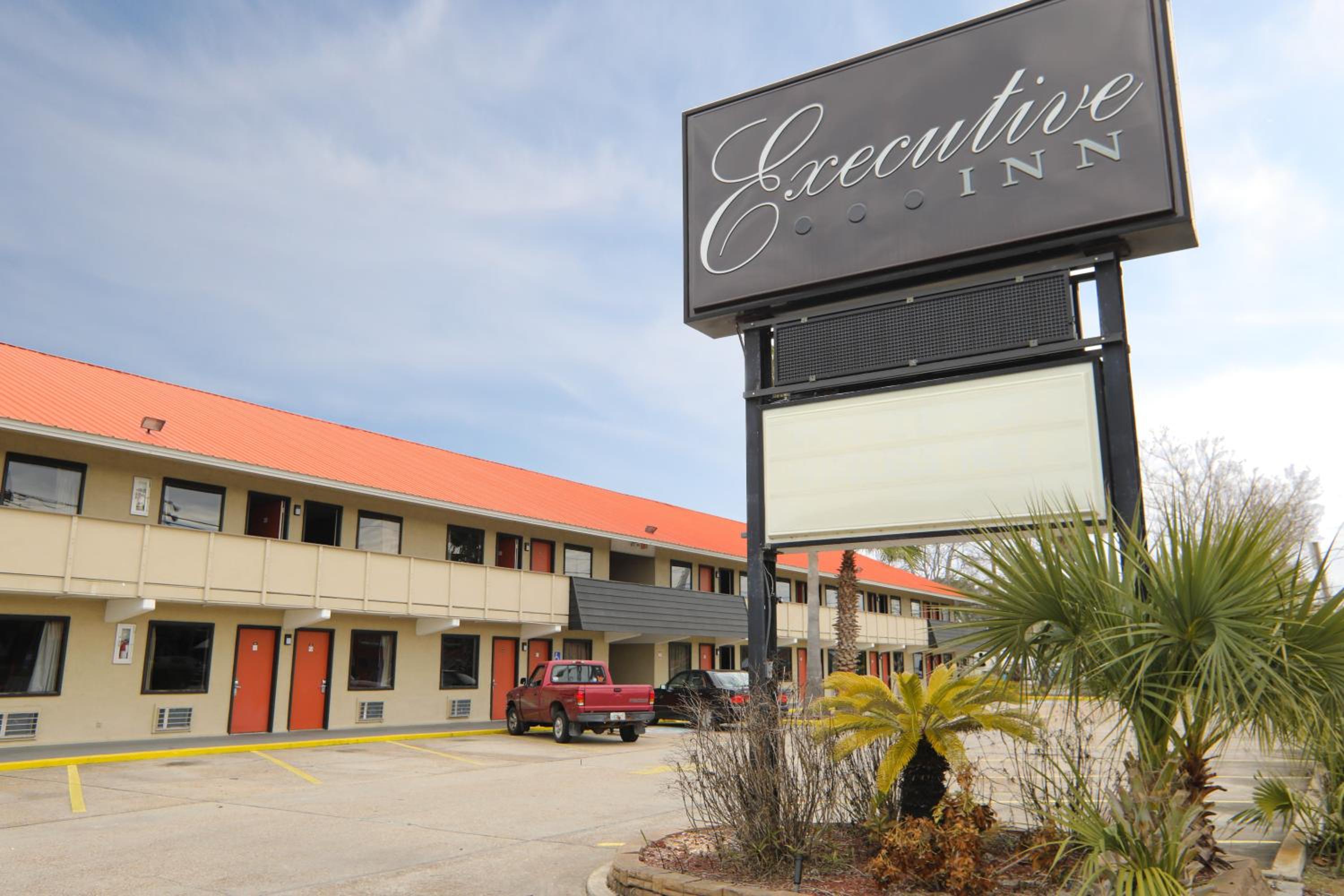 Hotel Executive Inn - Panama City Beach - Image 1