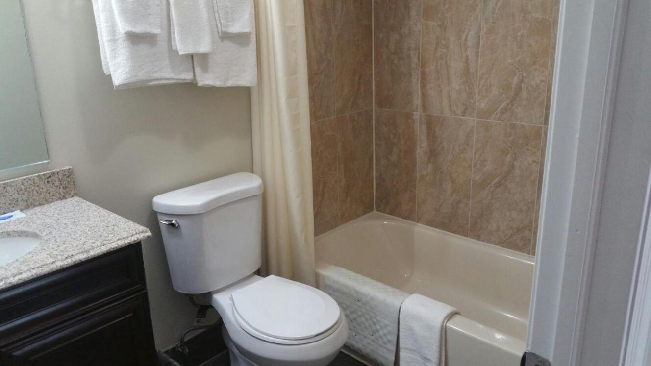 Slumberland Motel Mount Holly view 3