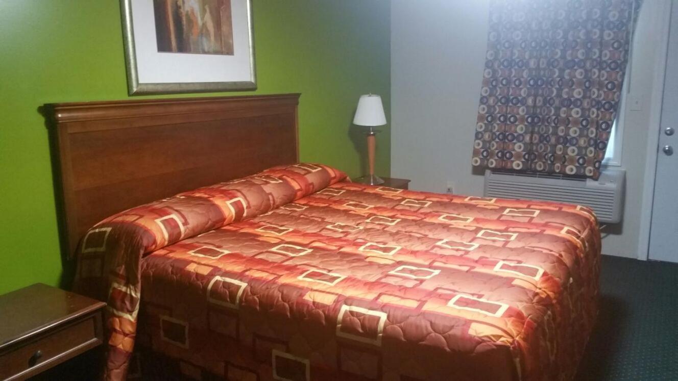 Slumberland Motel Mount Holly view 4
