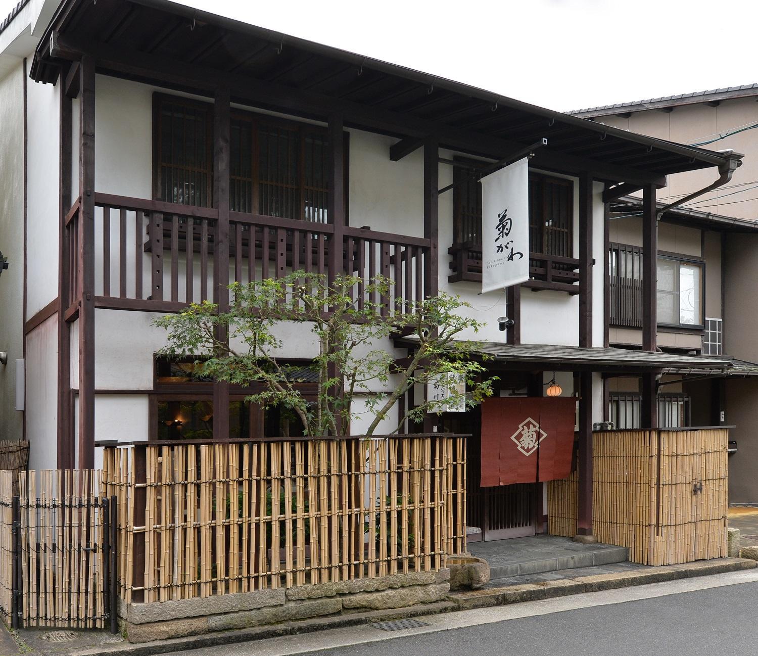 Itsukushimahigashimonzen Kikugawa