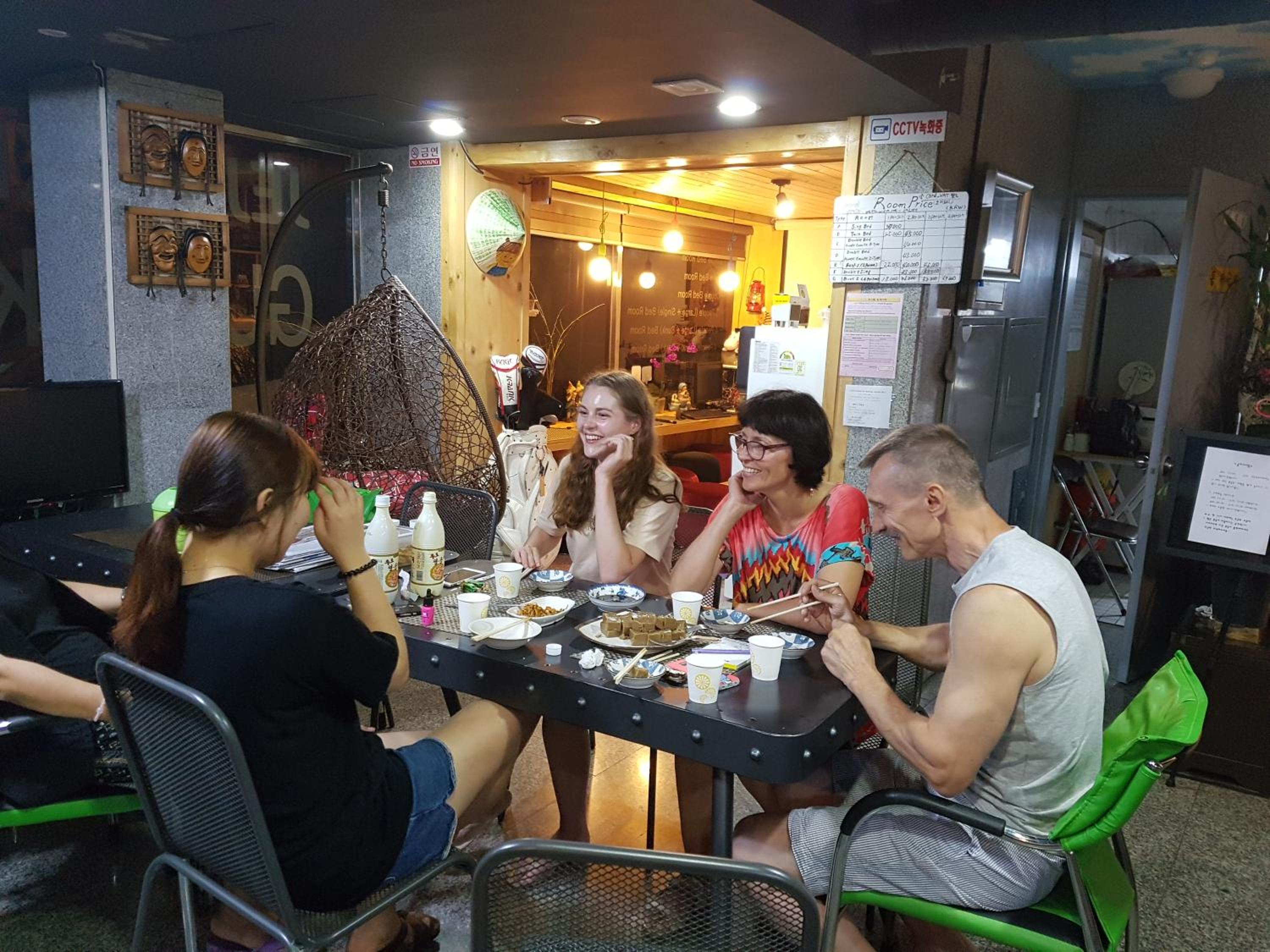 Gudeok Guesthouse