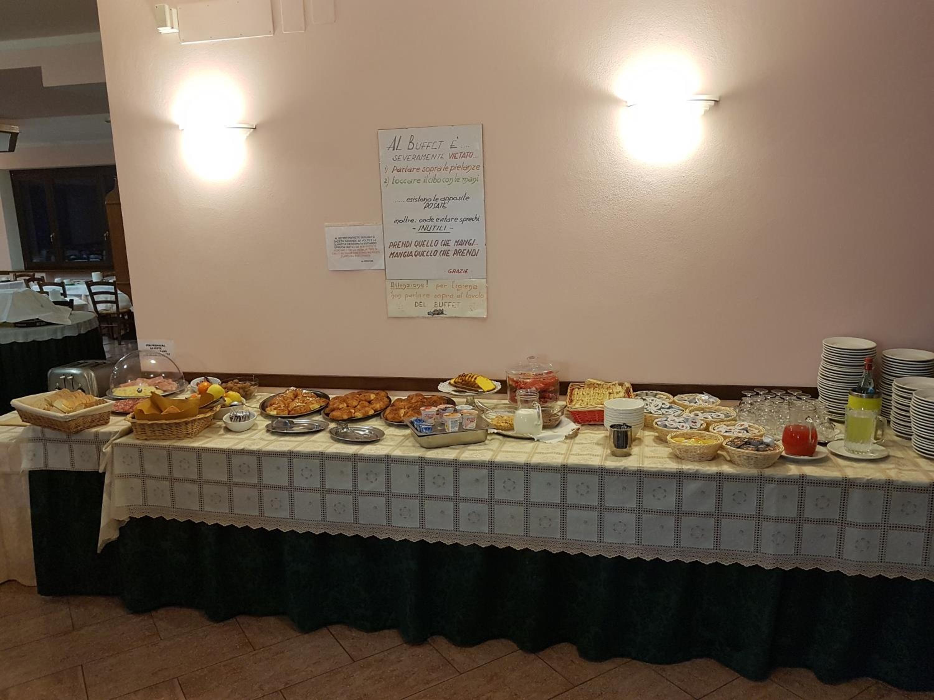 breakfast buffet