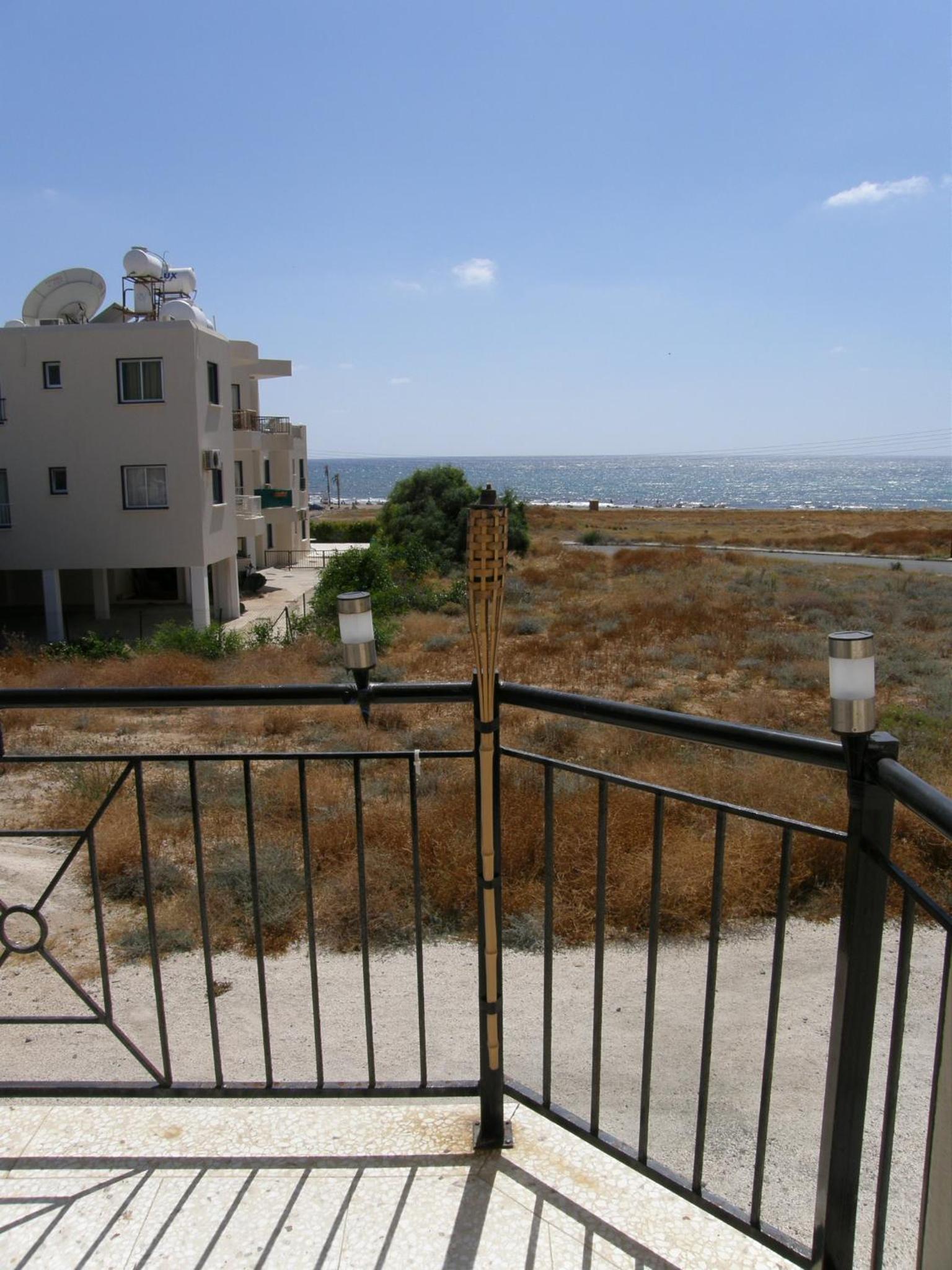 Athena and The Owl Beachside Apt