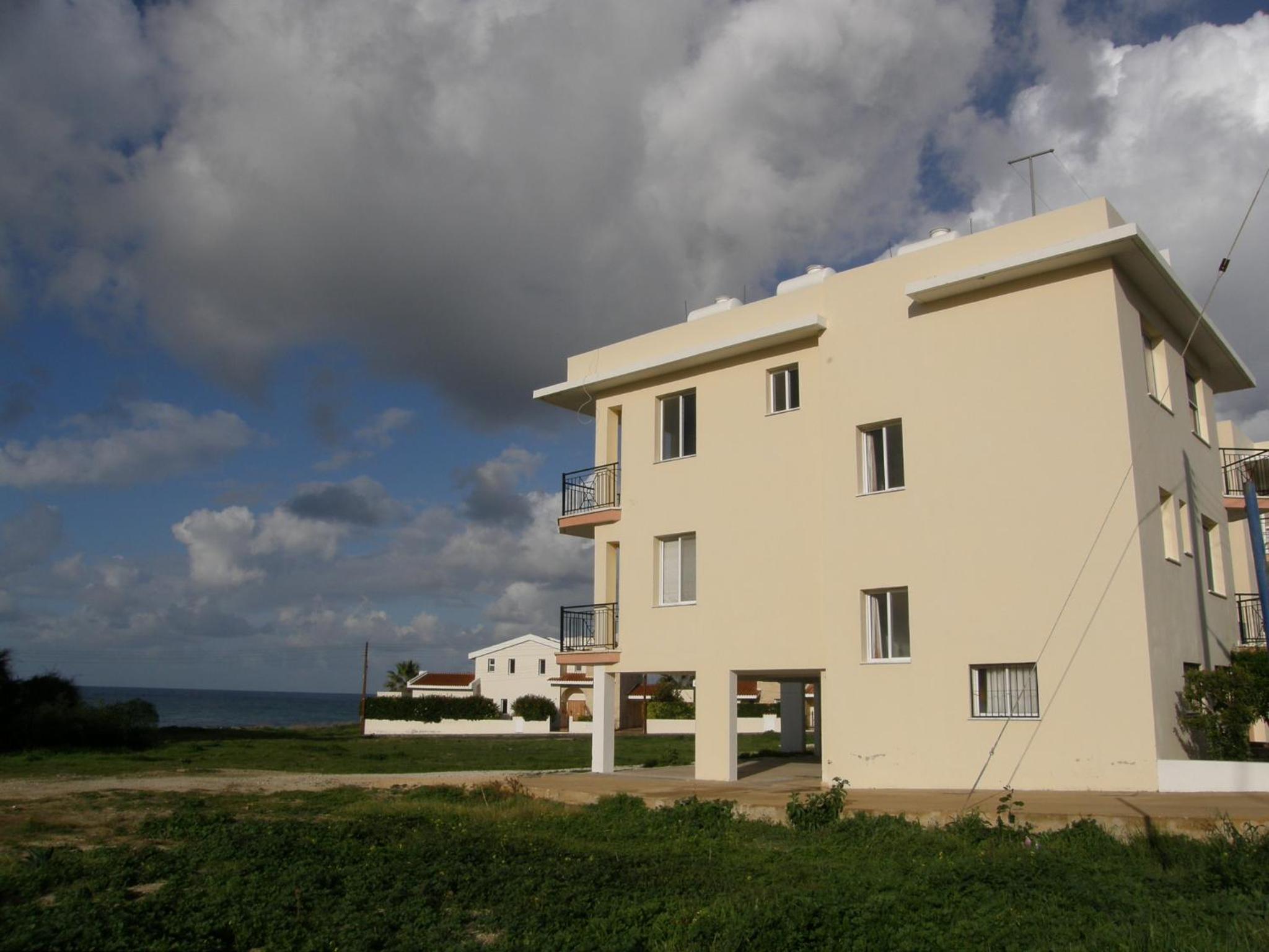 Athena and The Owl Beachside Apt