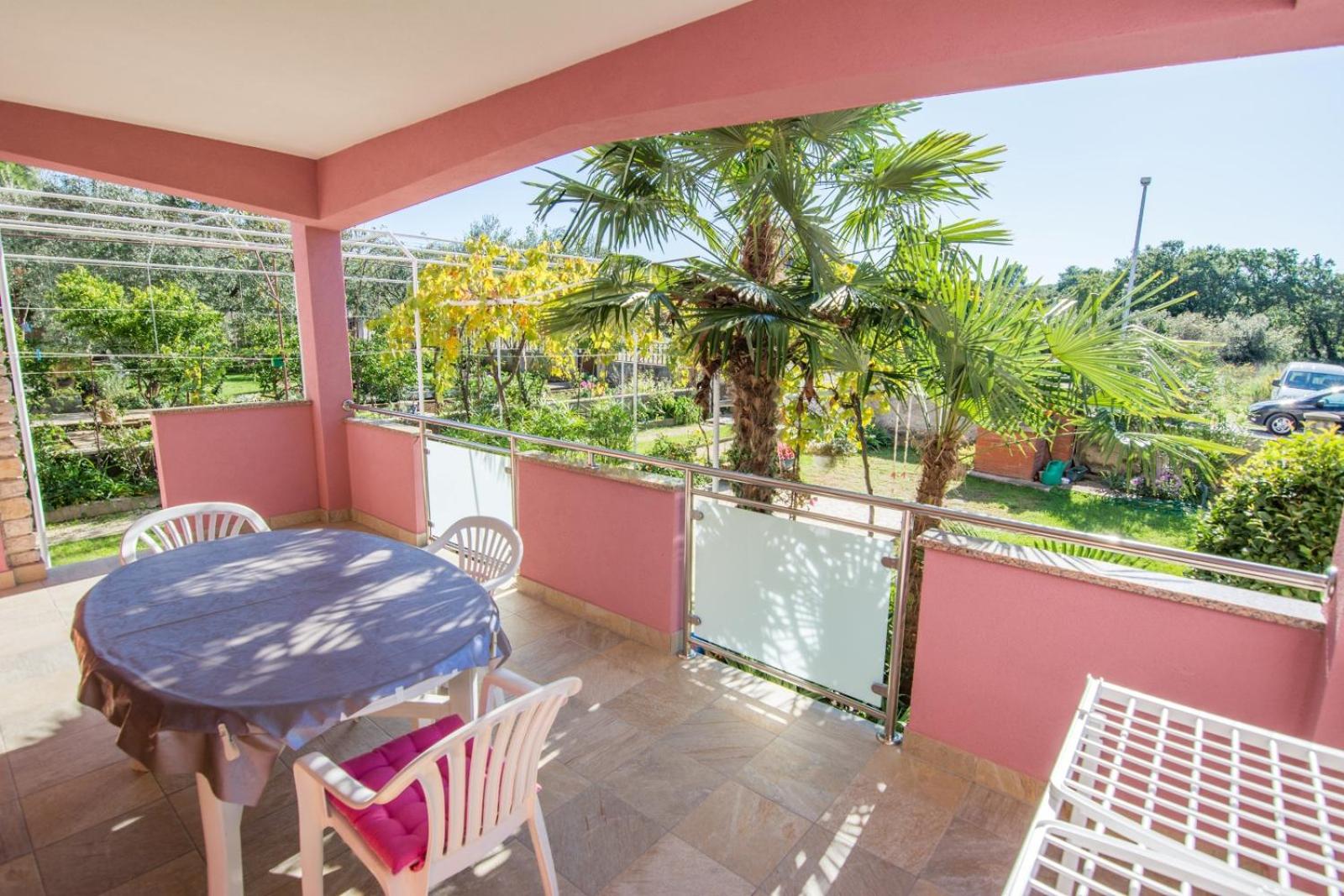 Apartman Karlo & Ema view 4