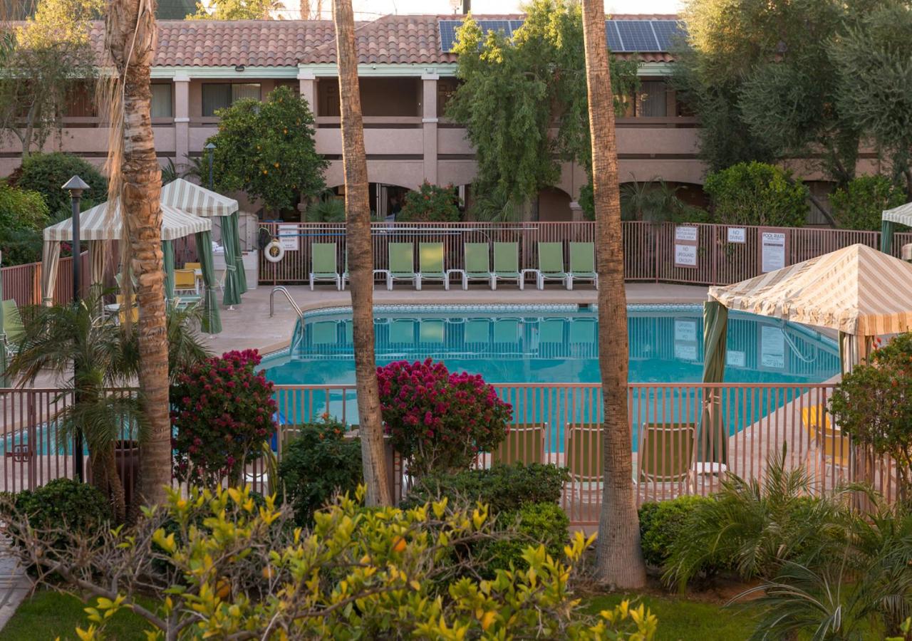 La Fuente Inn & Suites view 4