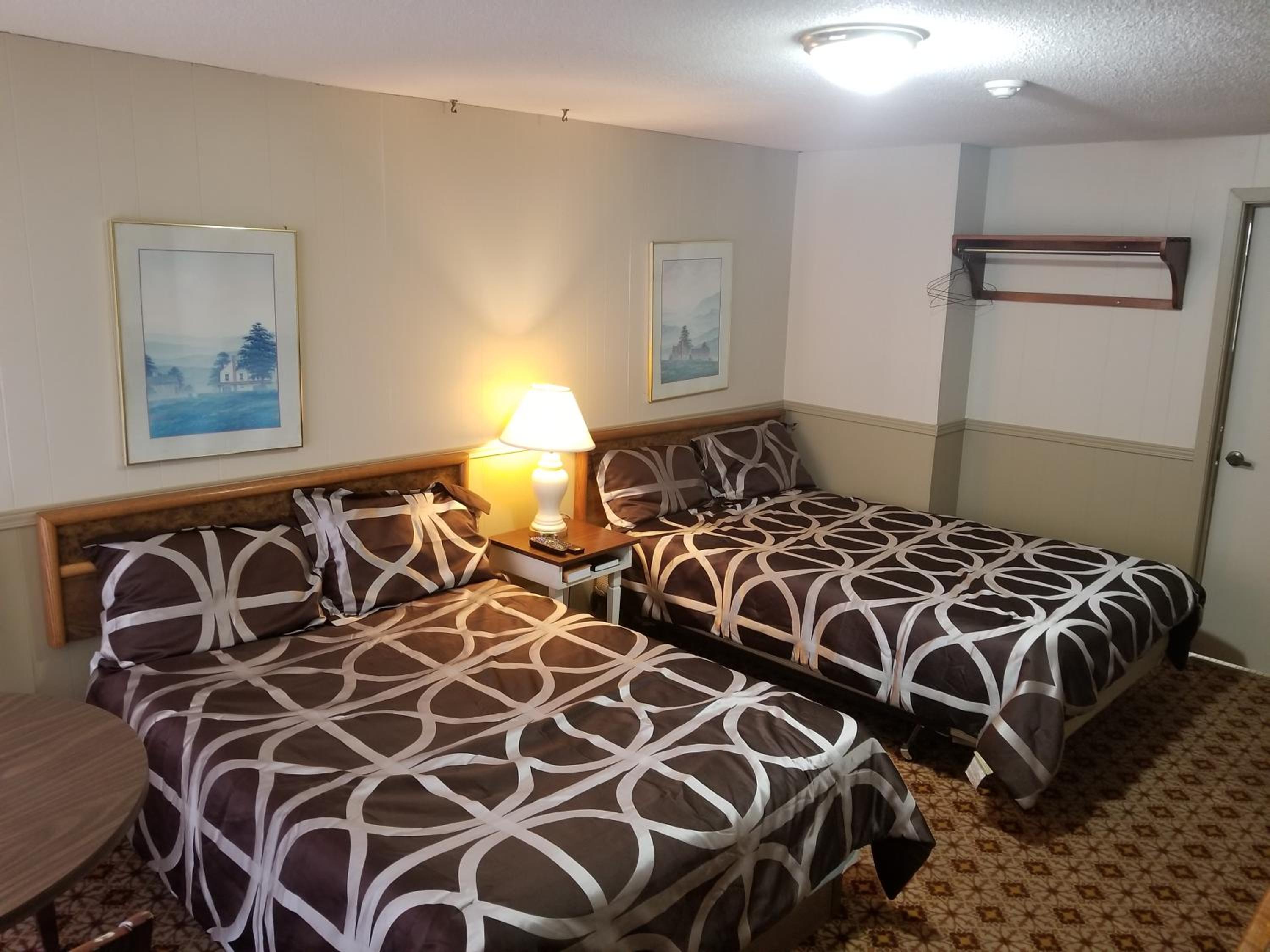 Twin Oaks Motel