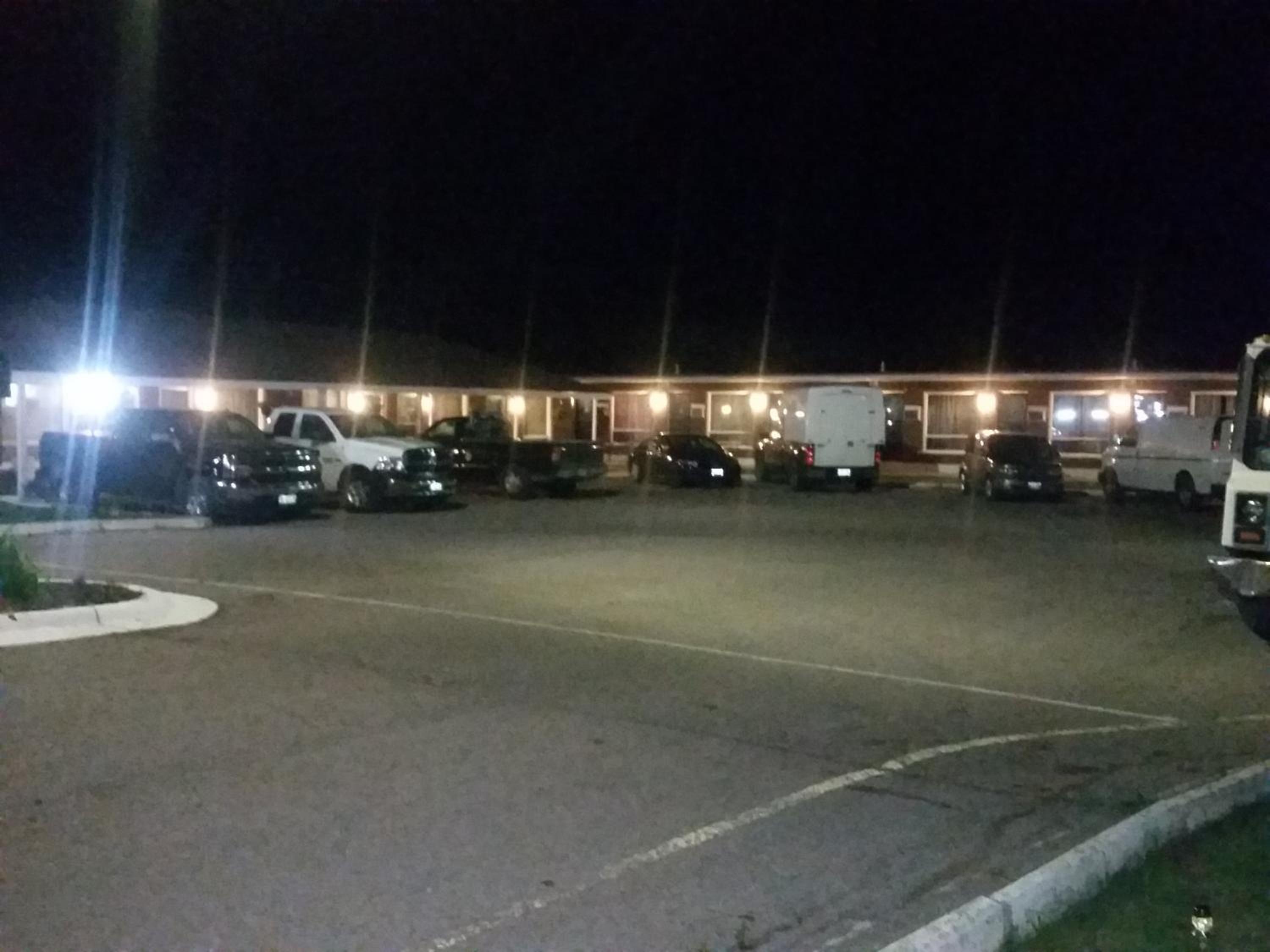 Twin Oaks Motel