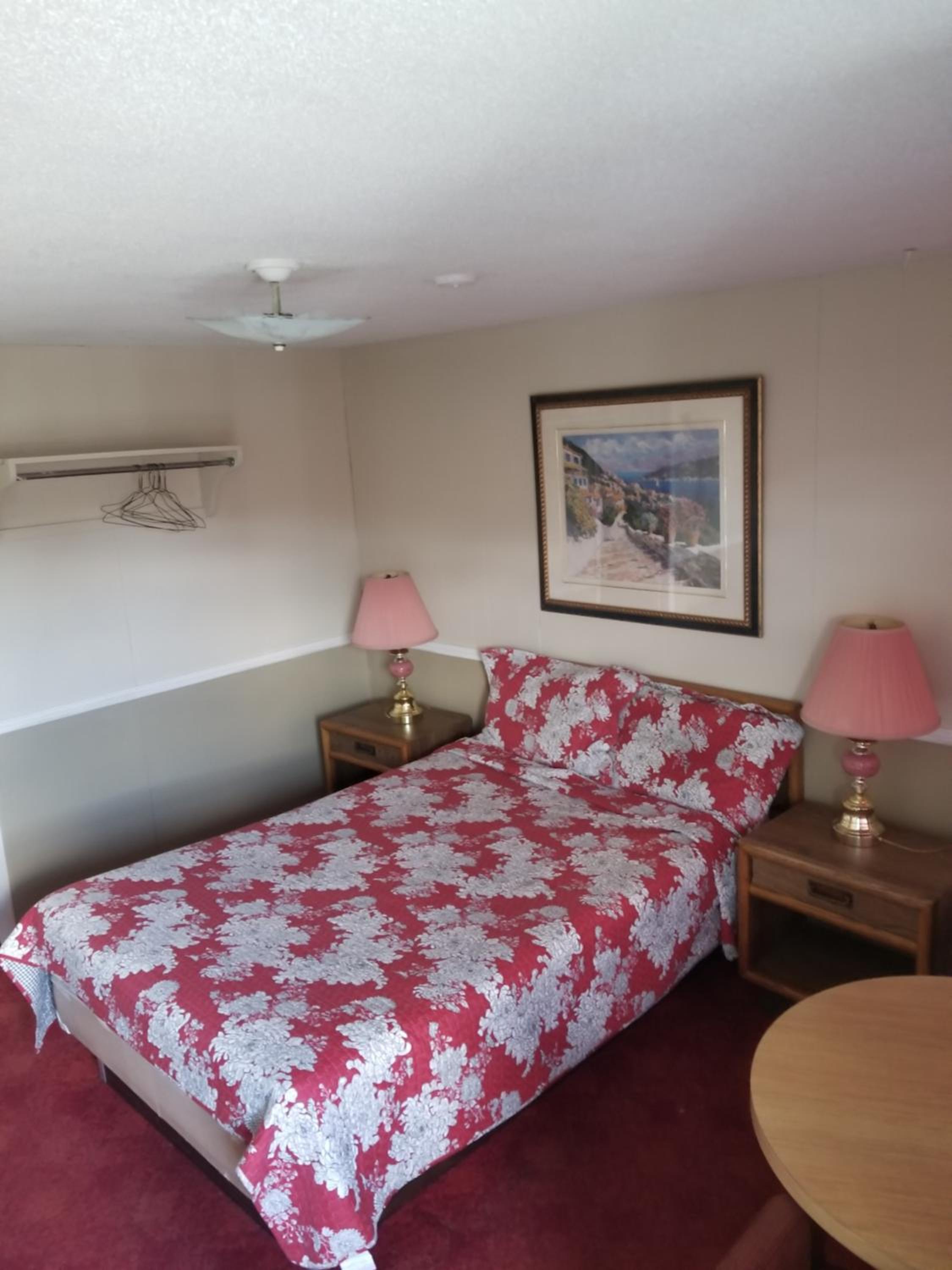 Twin Oaks Motel