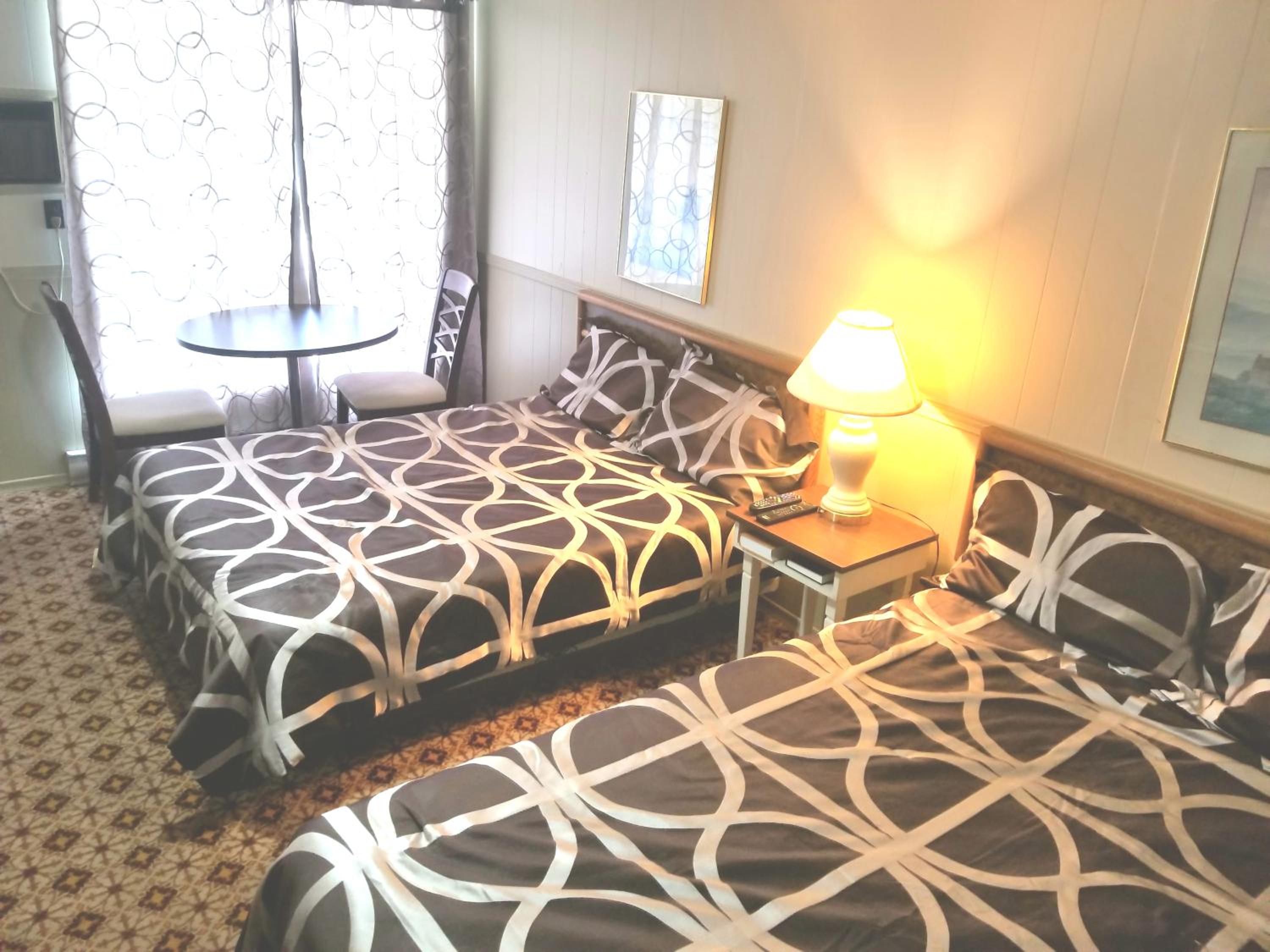Twin Oaks Motel