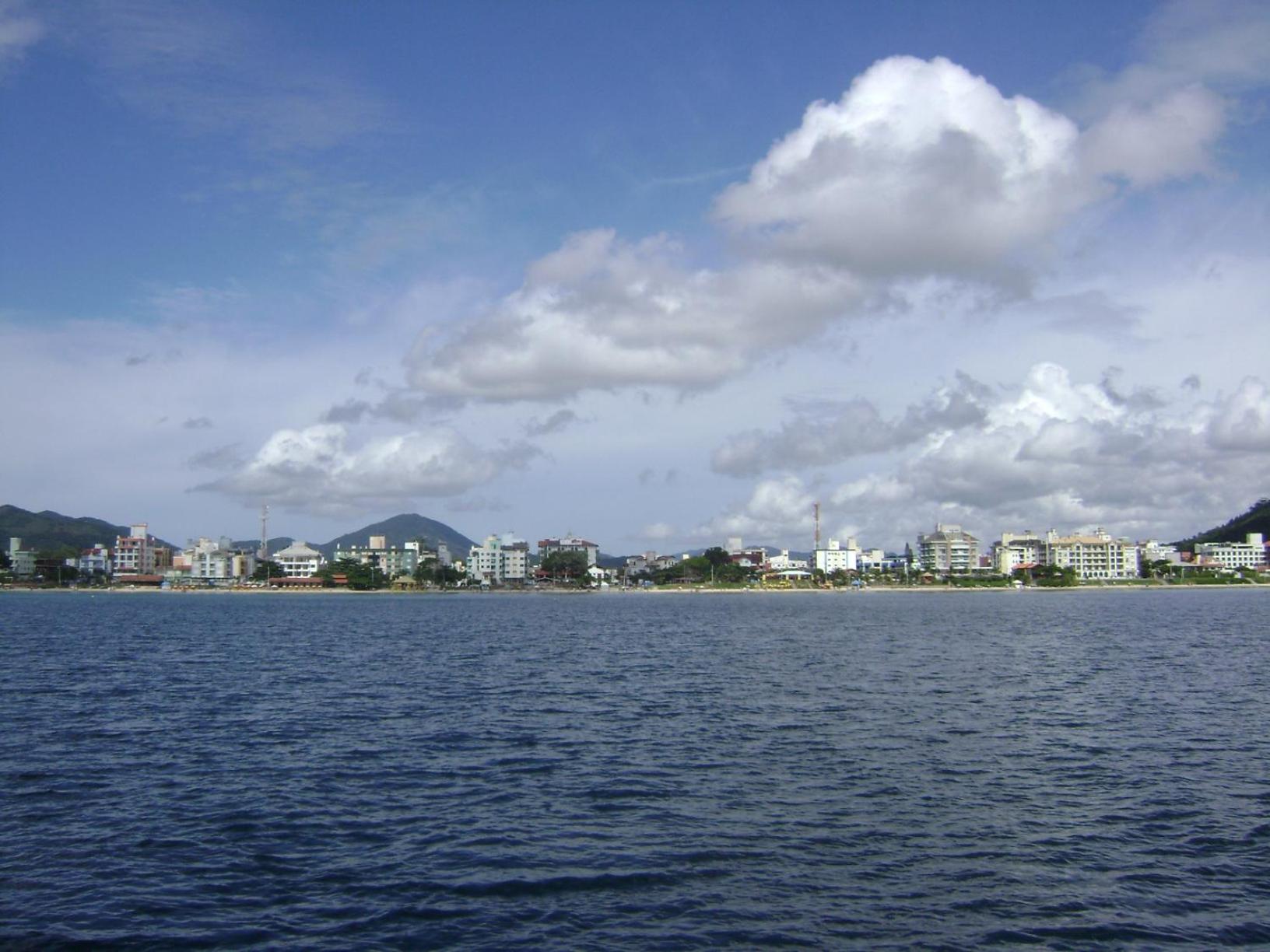 Lindo Apto, 50metros do mar, Ideal Para Familias