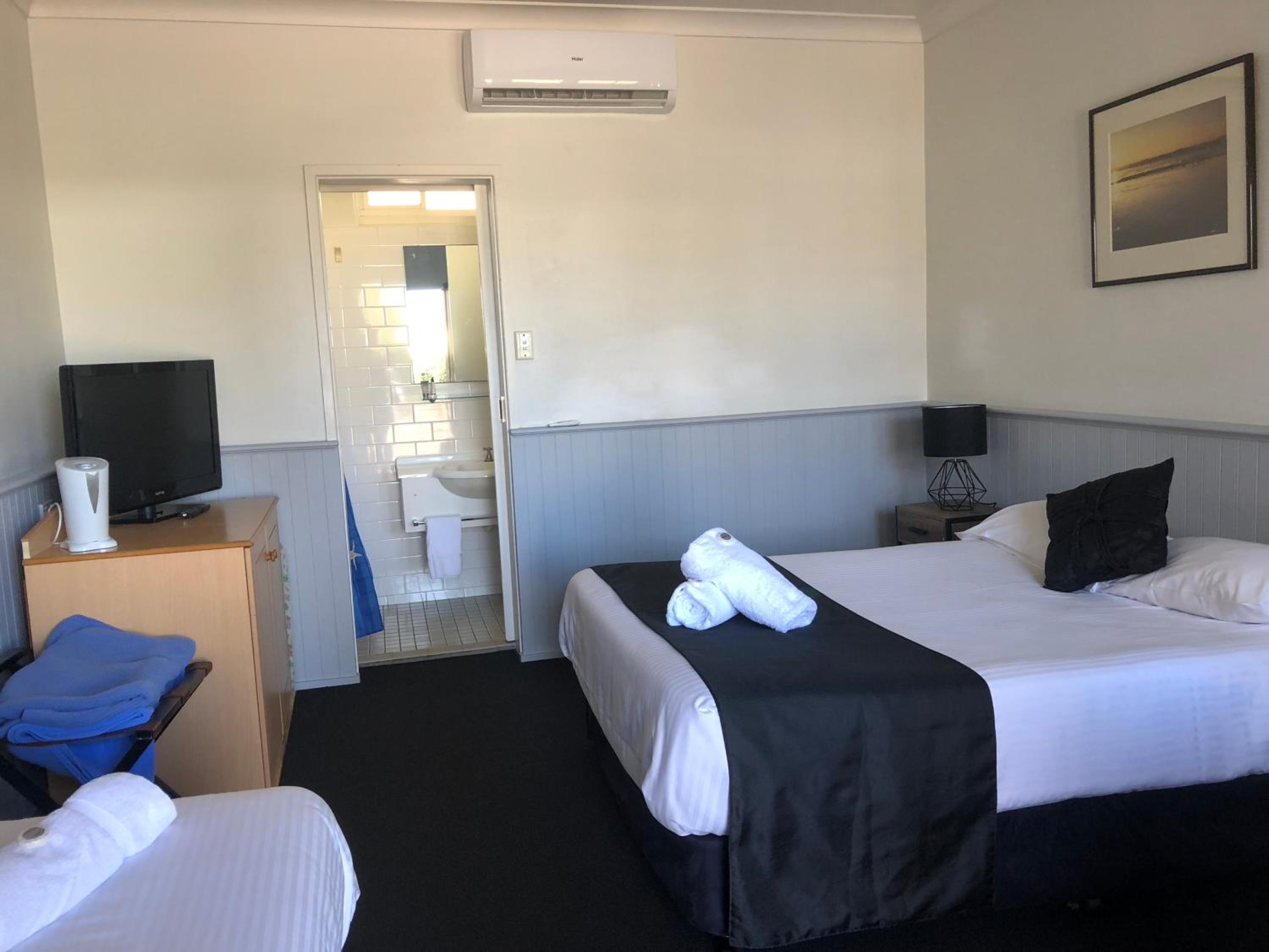 Squid's Ink Motel