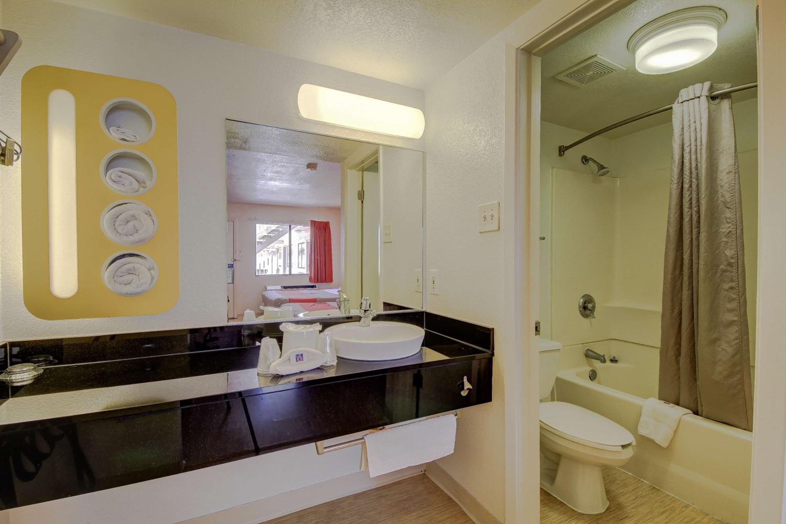 San Antonio Vacations - Motel 6-San Antonio, TX - Fort Sam Houston - Property Image 64