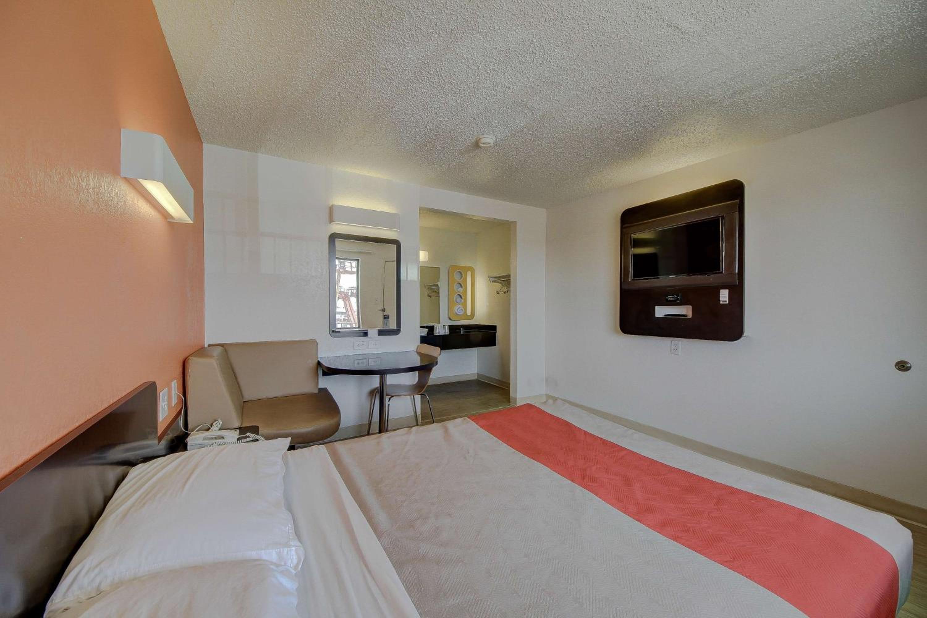 San Antonio Vacations - Motel 6-San Antonio, TX - Fort Sam Houston - Property Image 70