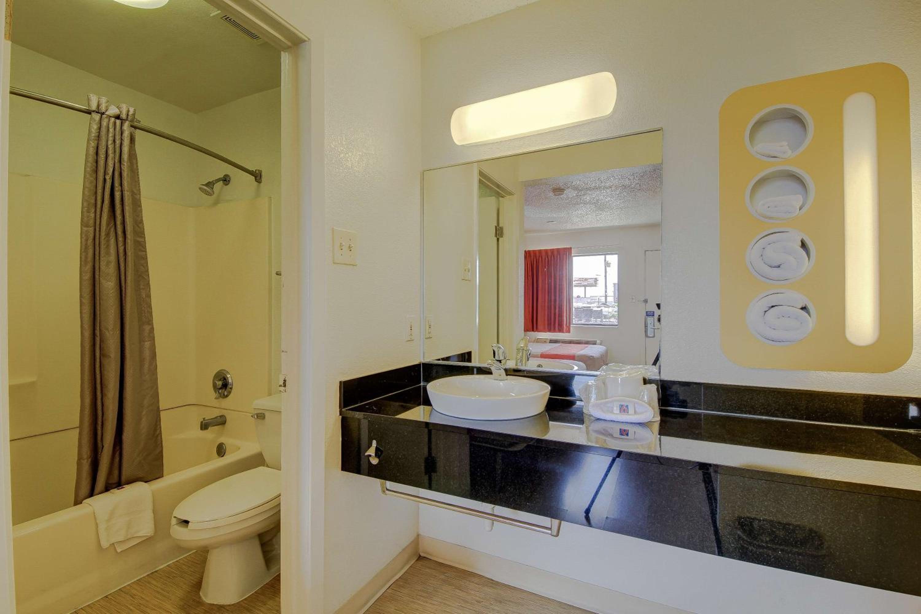 San Antonio Vacations - Motel 6-San Antonio, TX - Fort Sam Houston - Property Image 65