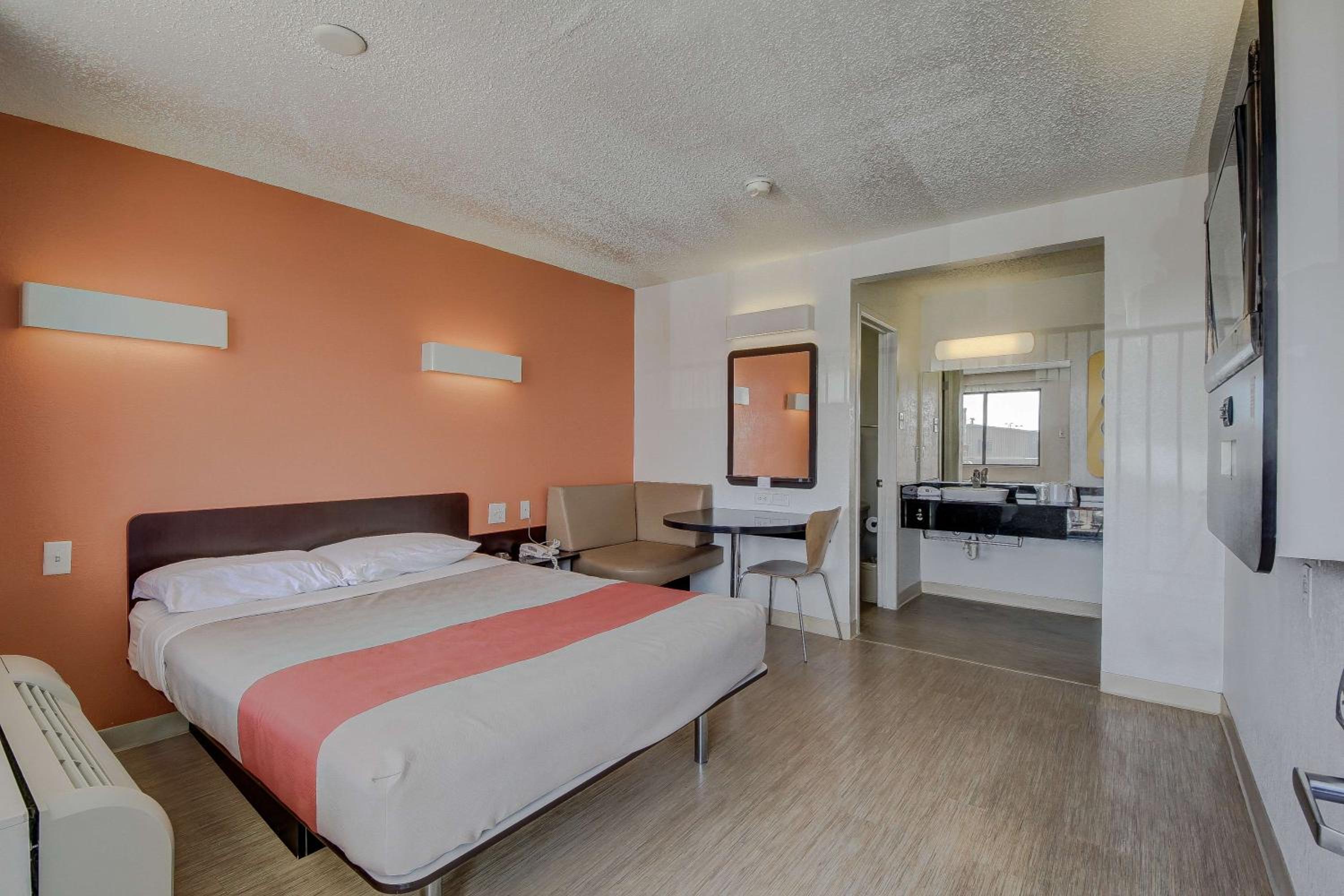 San Antonio Vacations - Motel 6-San Antonio, TX - Fort Sam Houston - Property Image 69