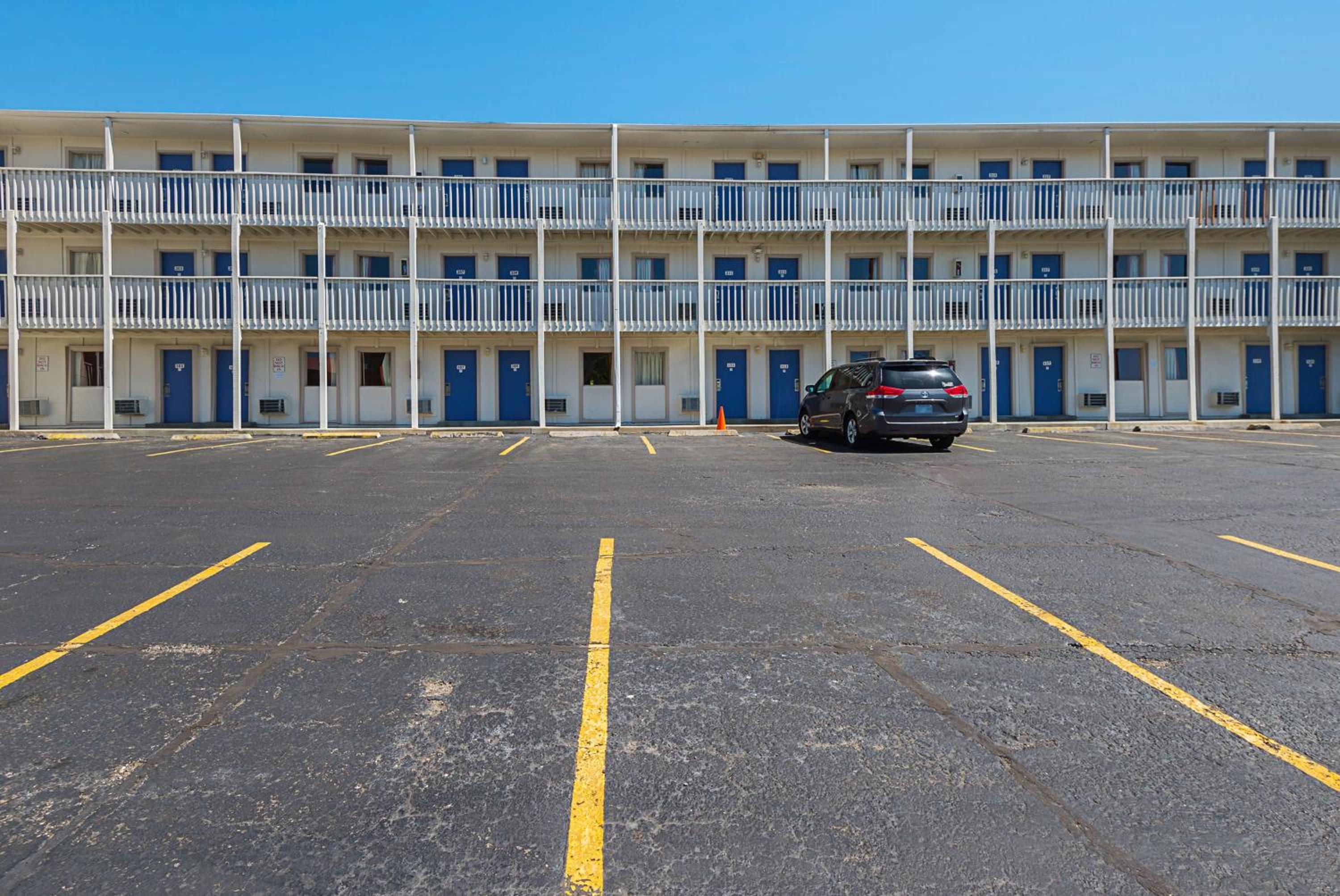 Motel 6-Blue Springs, MO view 5