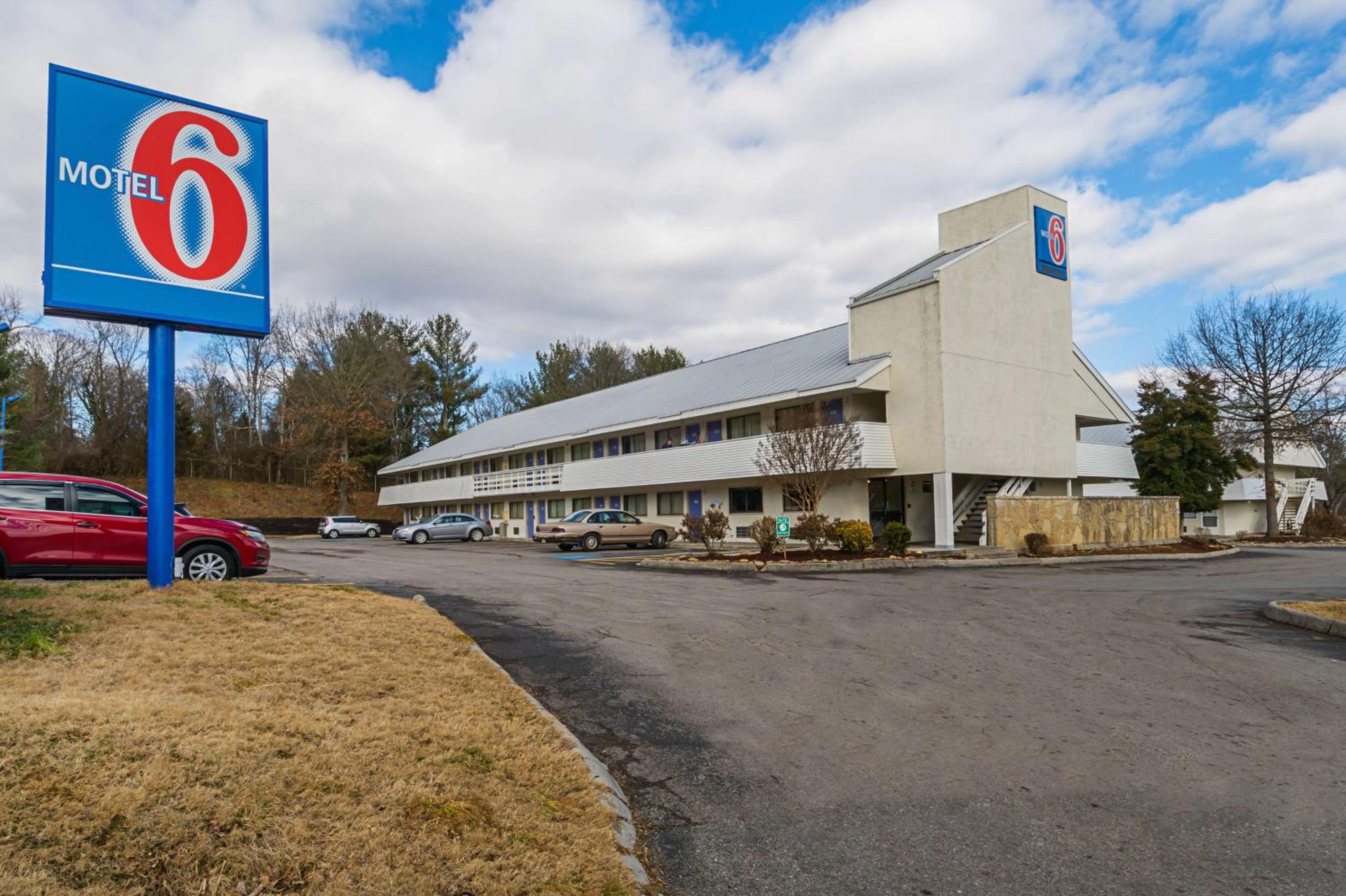 Hotel Motel 6-Knoxville, TN - North - Image 1