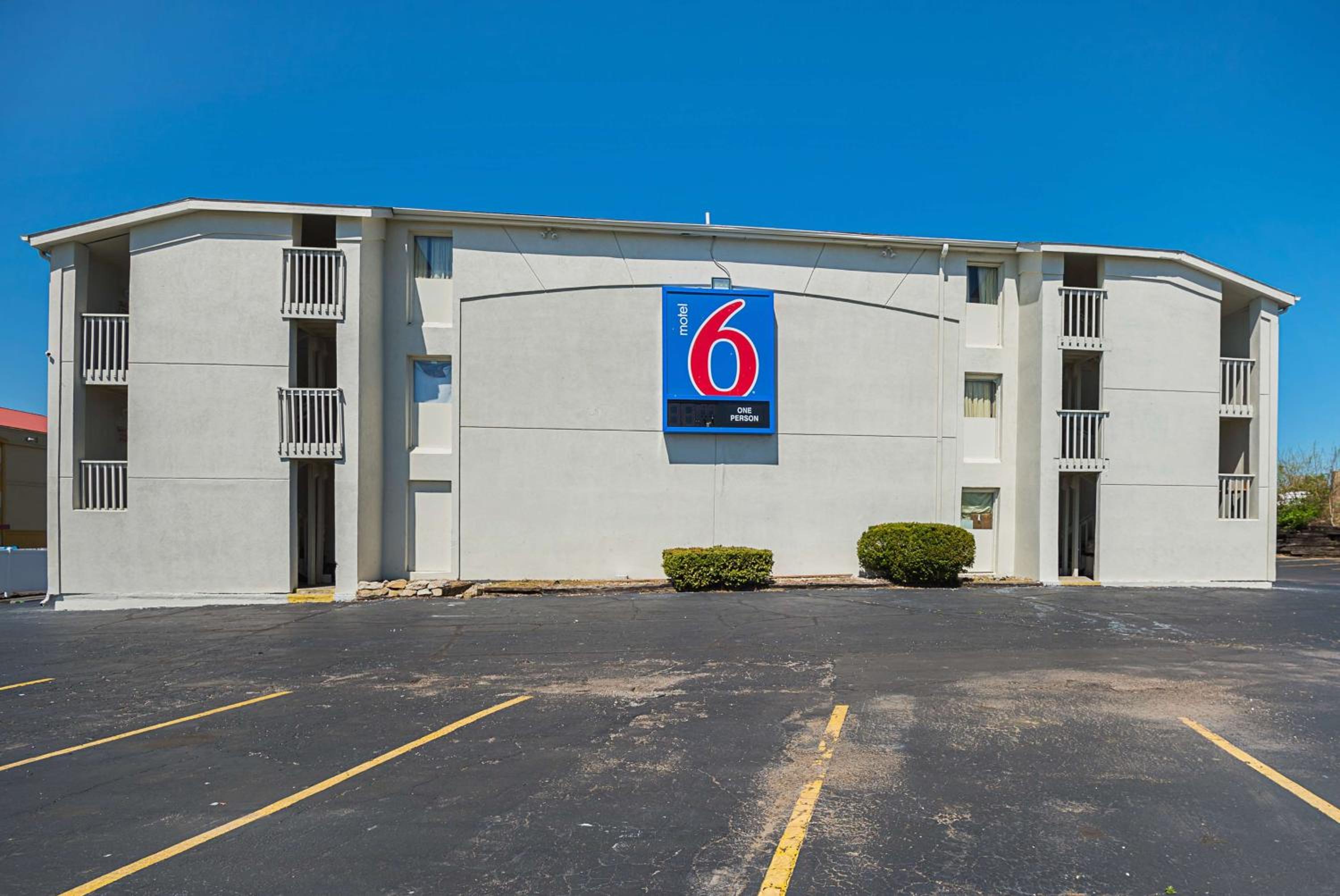 Motel 6-Blue Springs, MO view 3