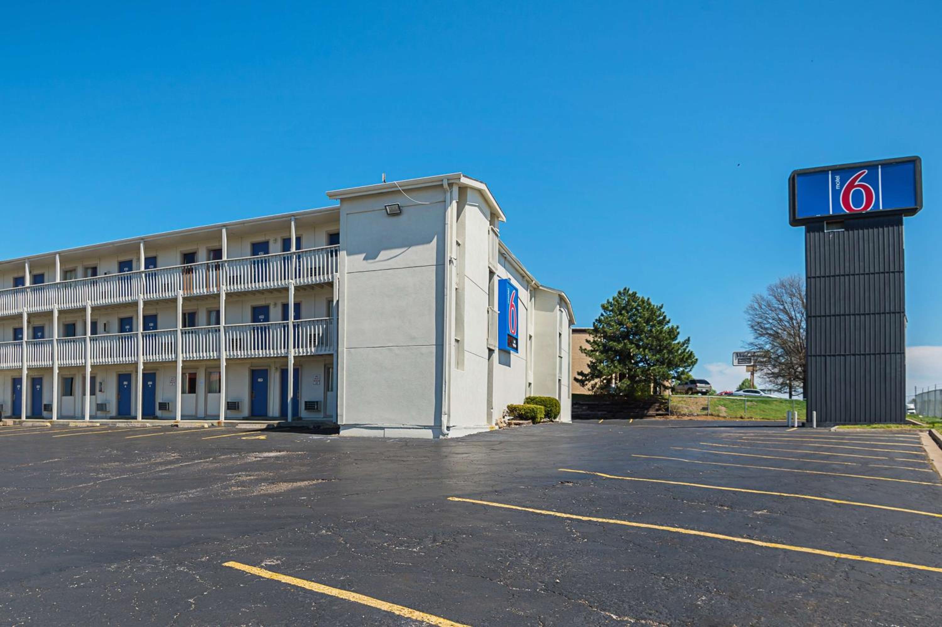 Kansas City Vacations - Motel 6-Blue Springs, MO - Property Image 1