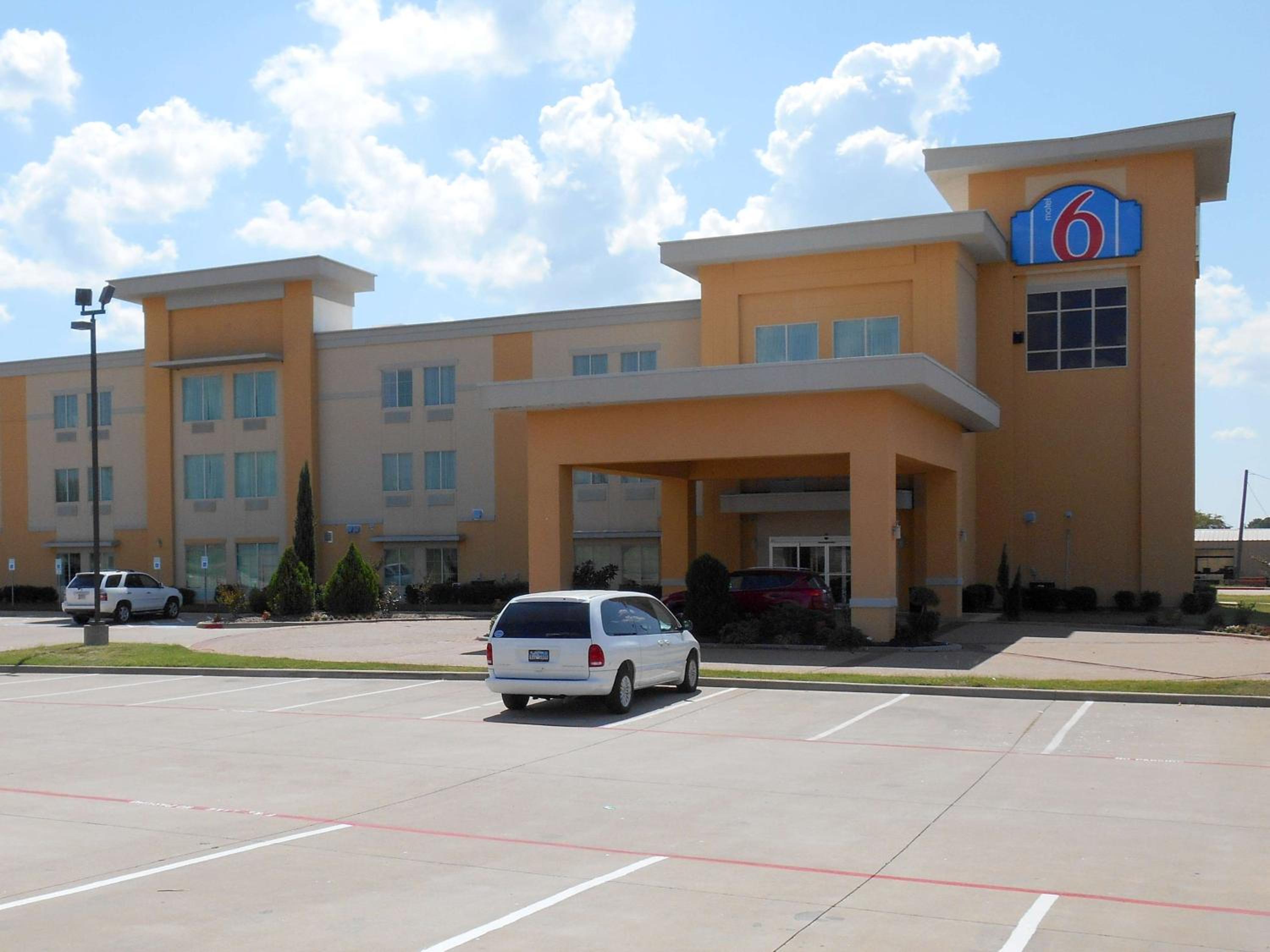 Motel 6-Joshua, TX view 4