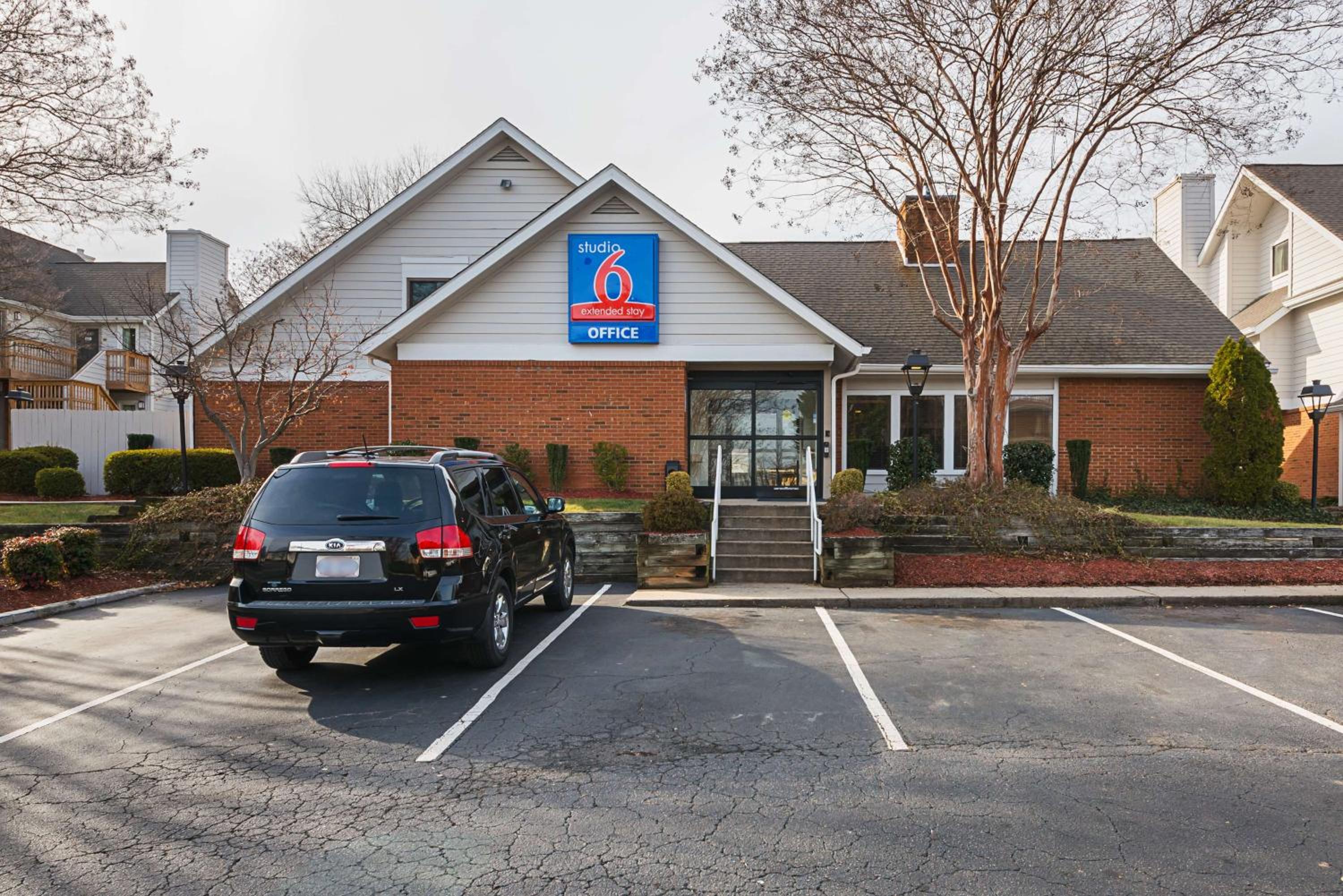 Hotel Studio 6-Greensboro, NC - Image 1