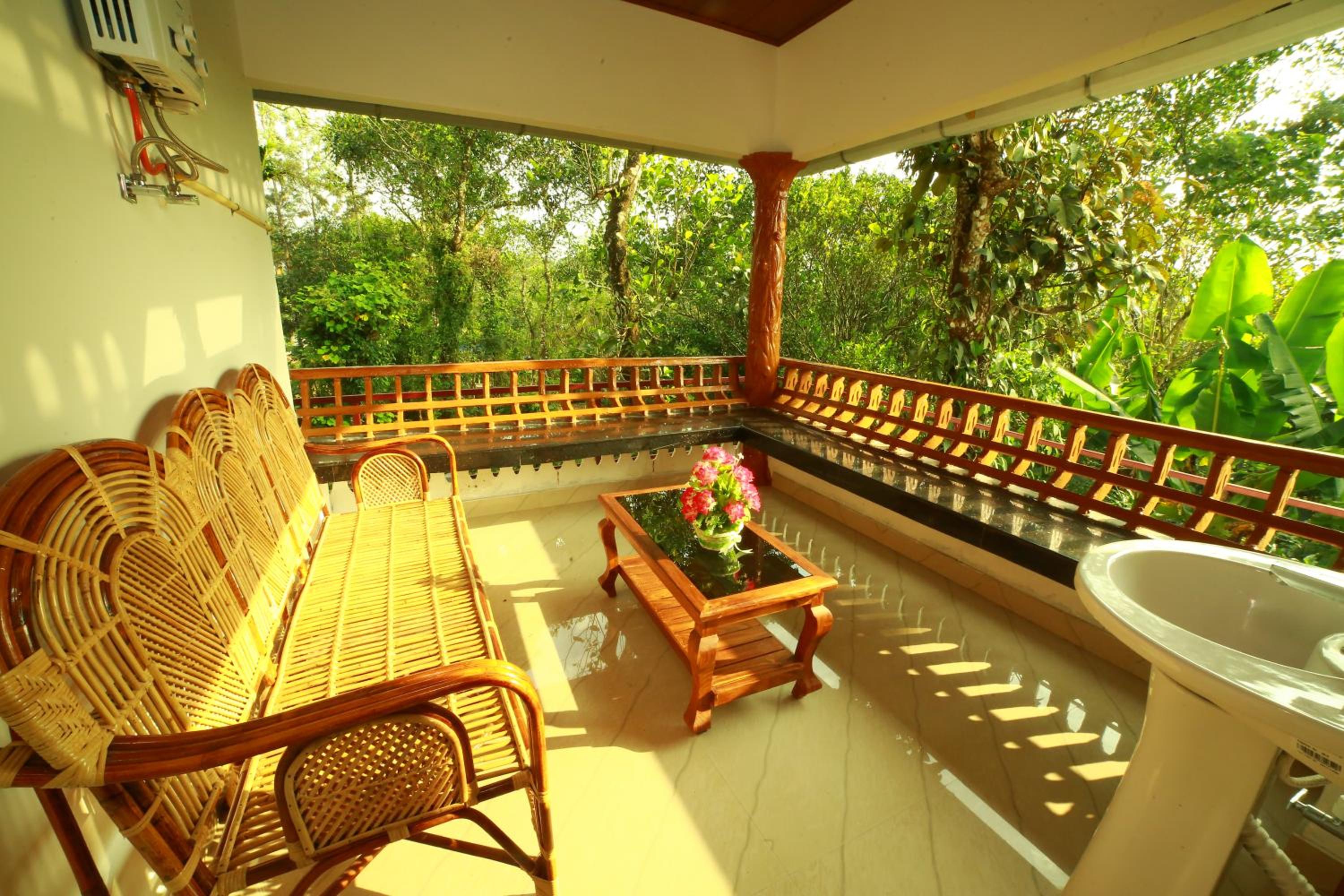 Spice Valley Home Stay & Tree House Munnar view 5