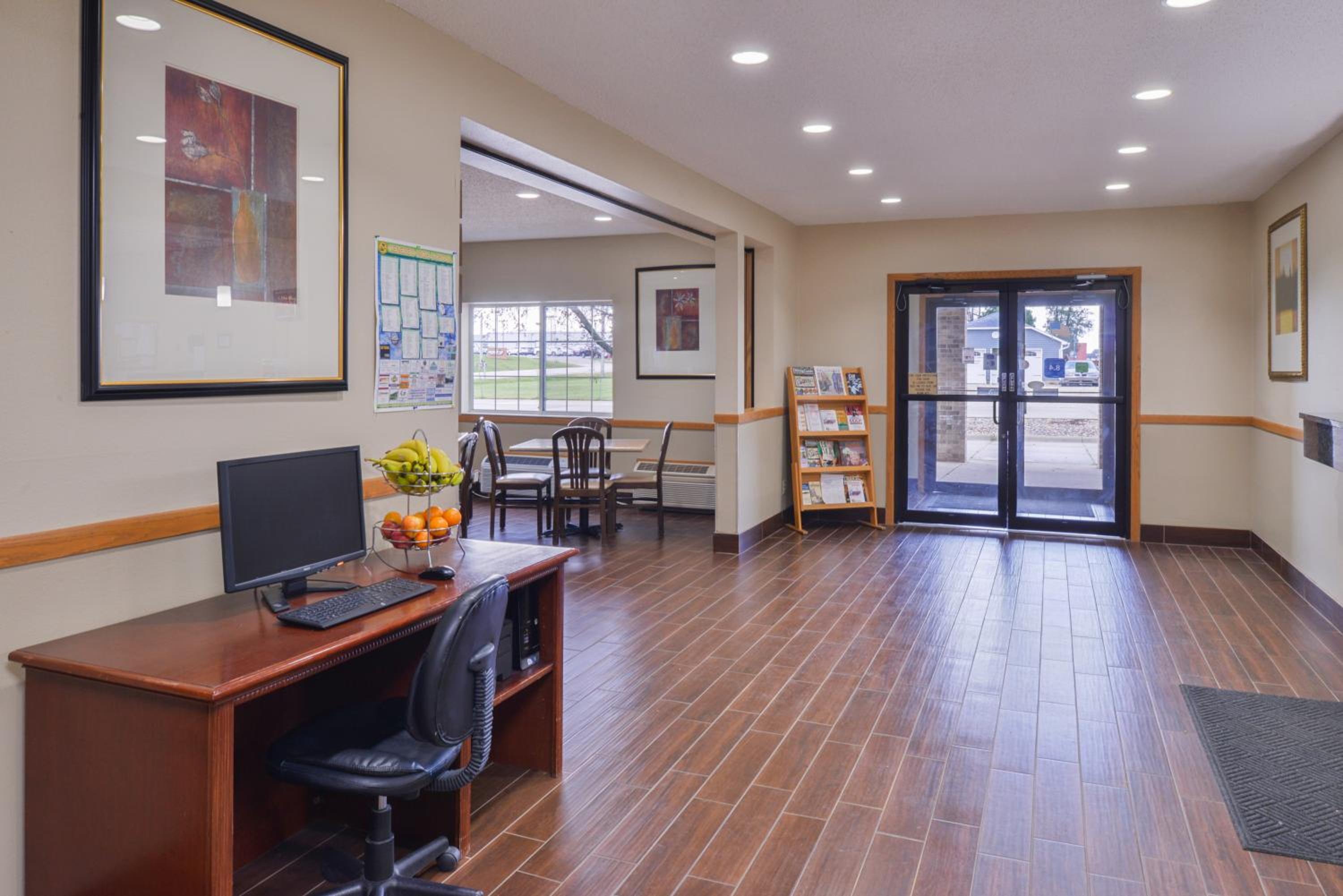 Regency Inn Geneseo, Photo 11