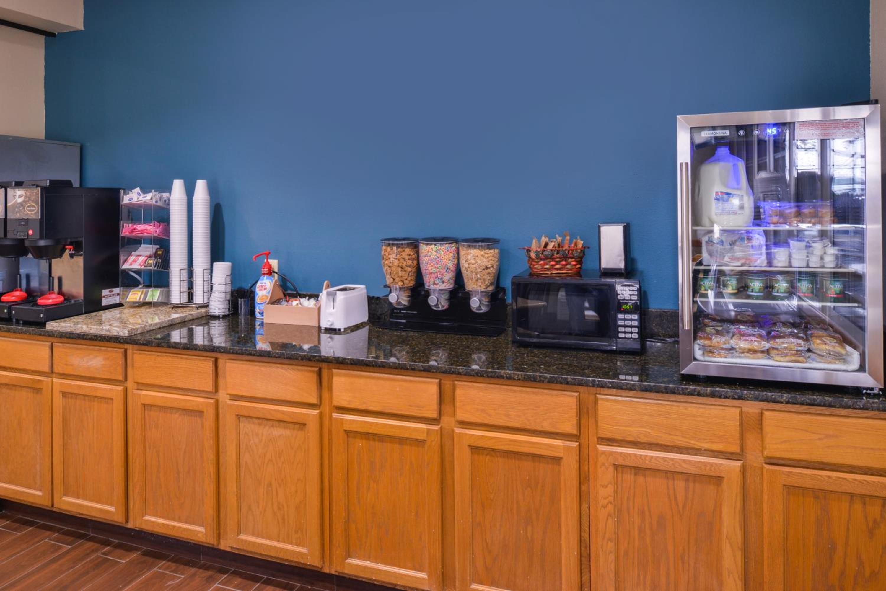Regency Inn Geneseo, Photo 10