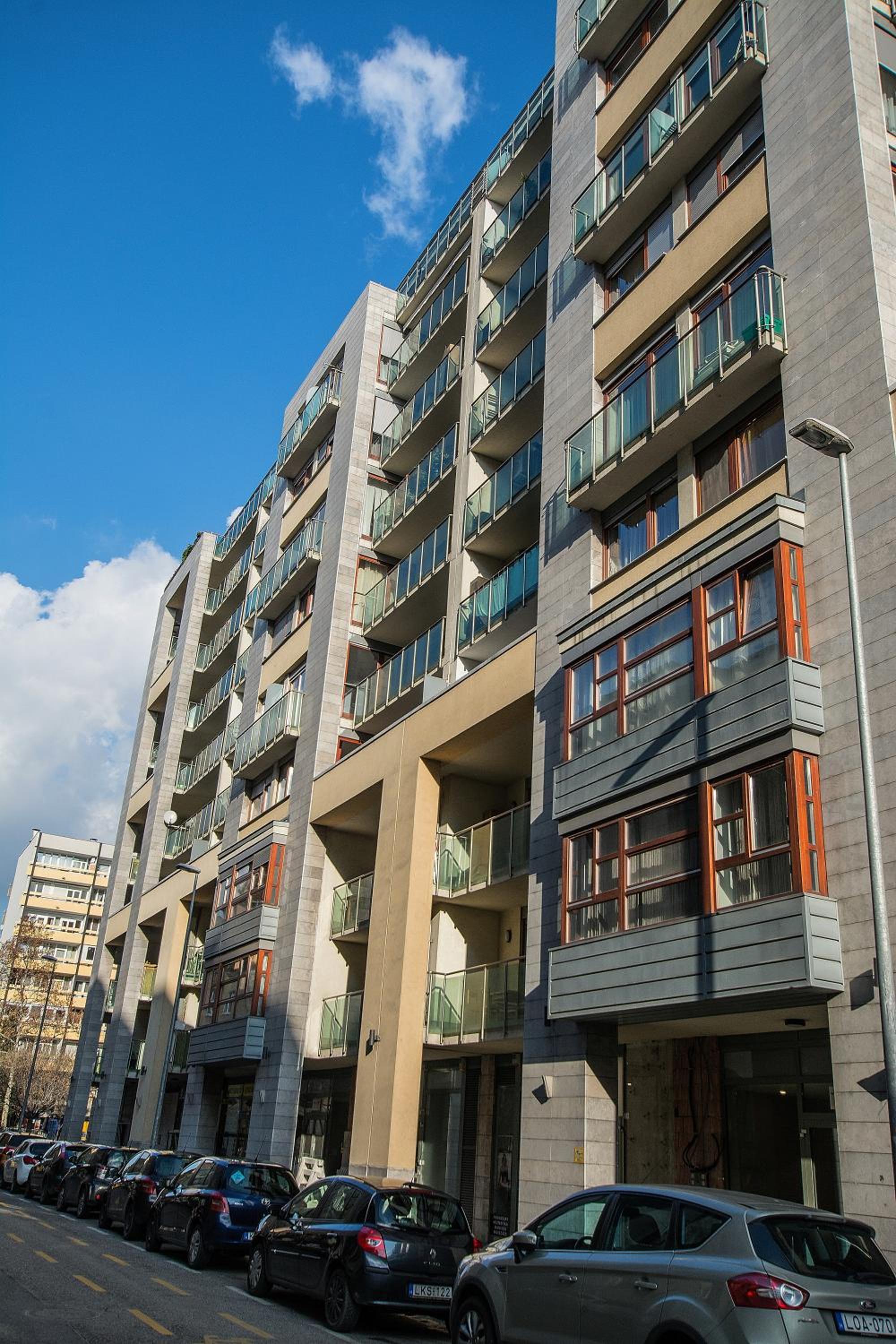 DeSiGn free parking apartment in city center view 4