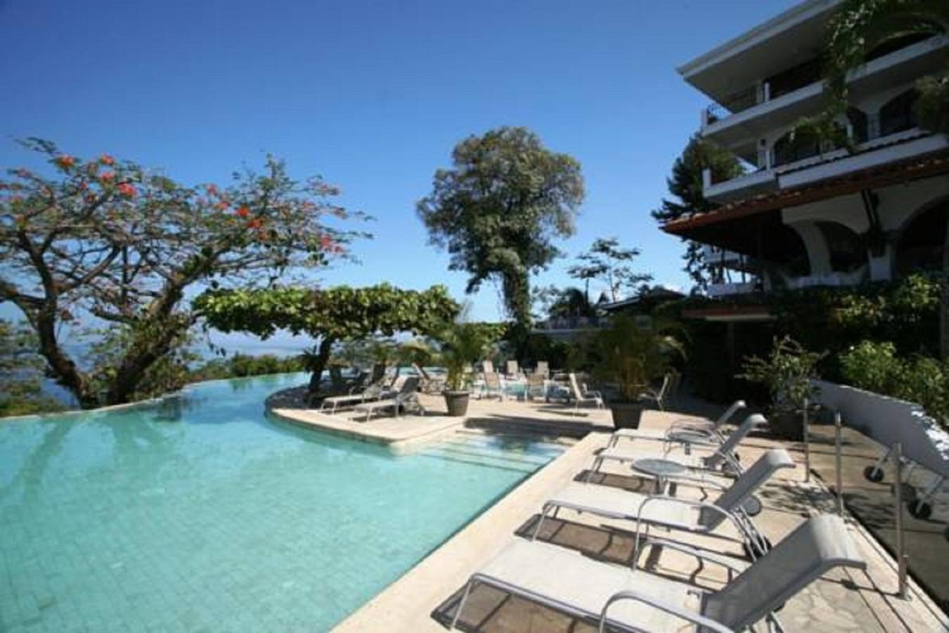 La Mariposa Apartments