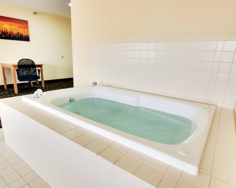EverSpring Inn  Suites - Property Image 9