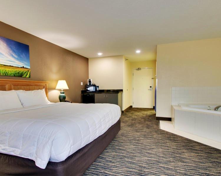 EverSpring Inn  Suites - Property Image 11