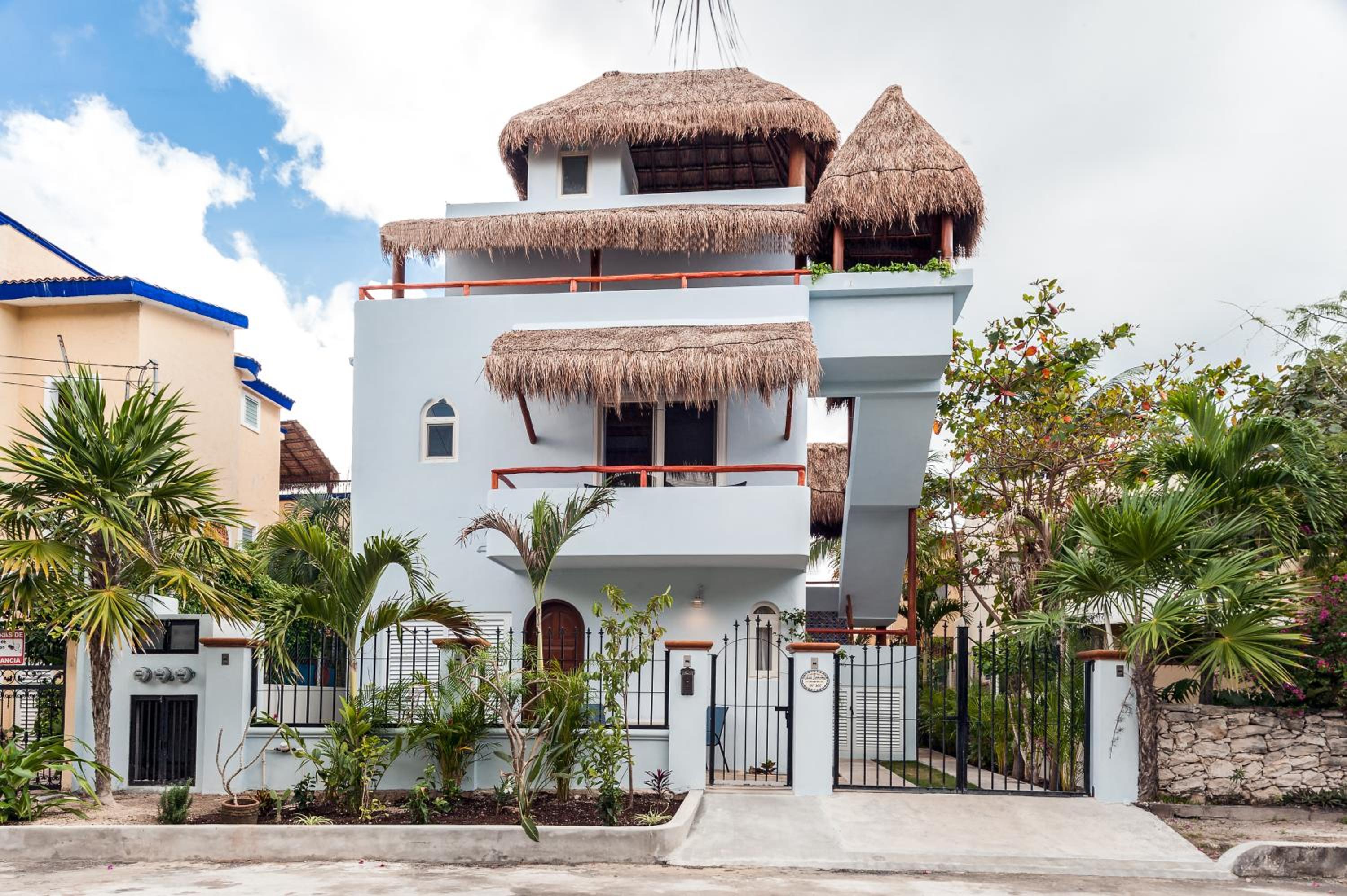 Casa Sonoma - Charming Condos Minutes from Beach & Reef