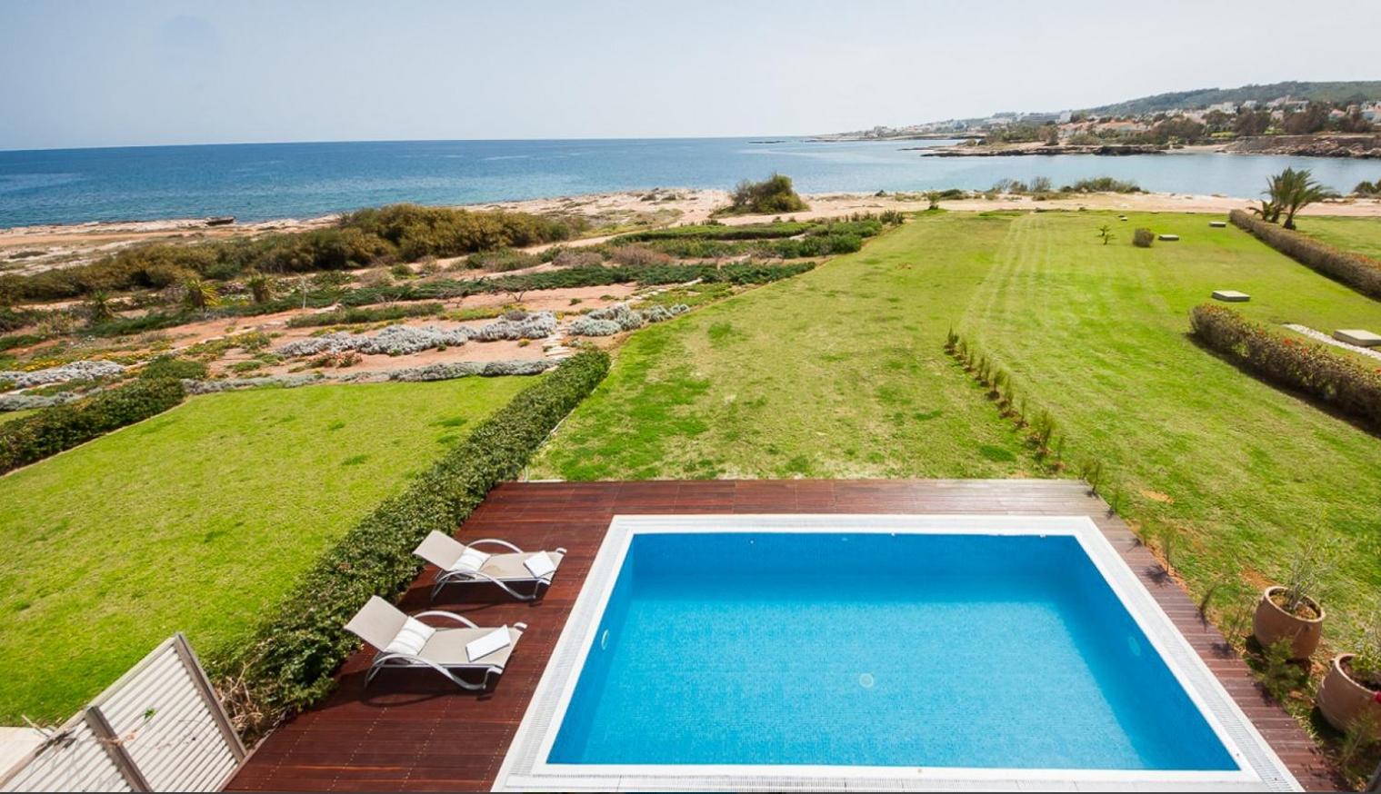 Luxury Bay View Villa 20 Right On Τhe Beach