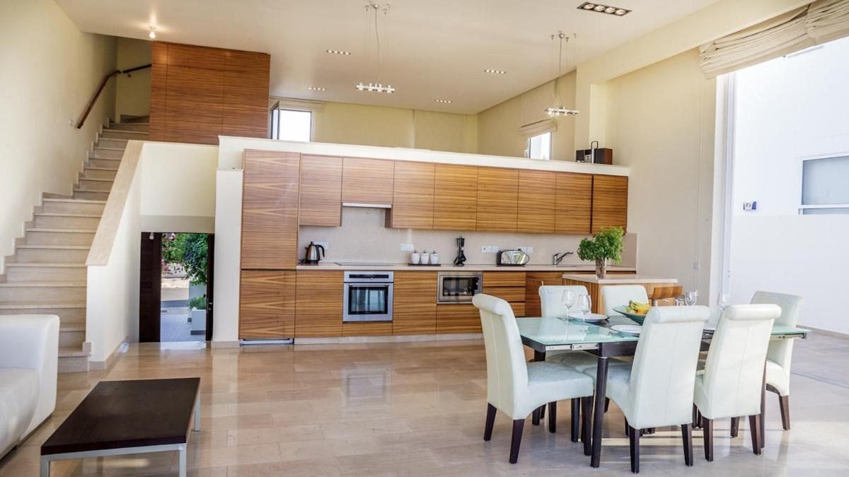Luxury Bay View Villa 20 Right On Τhe Beach