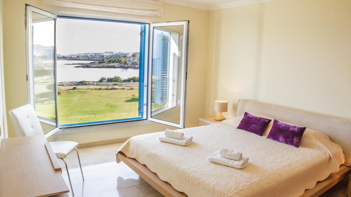 Luxury Bay View Villa 20 Right On Τhe Beach