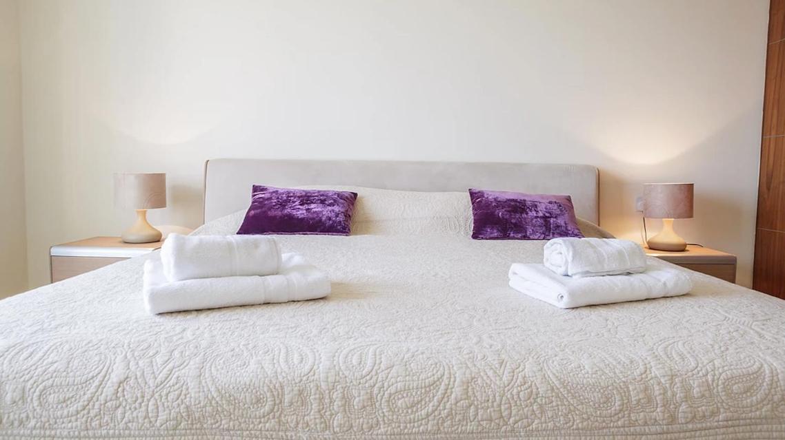 Luxury Bay View Villa 20 Right On Τhe Beach