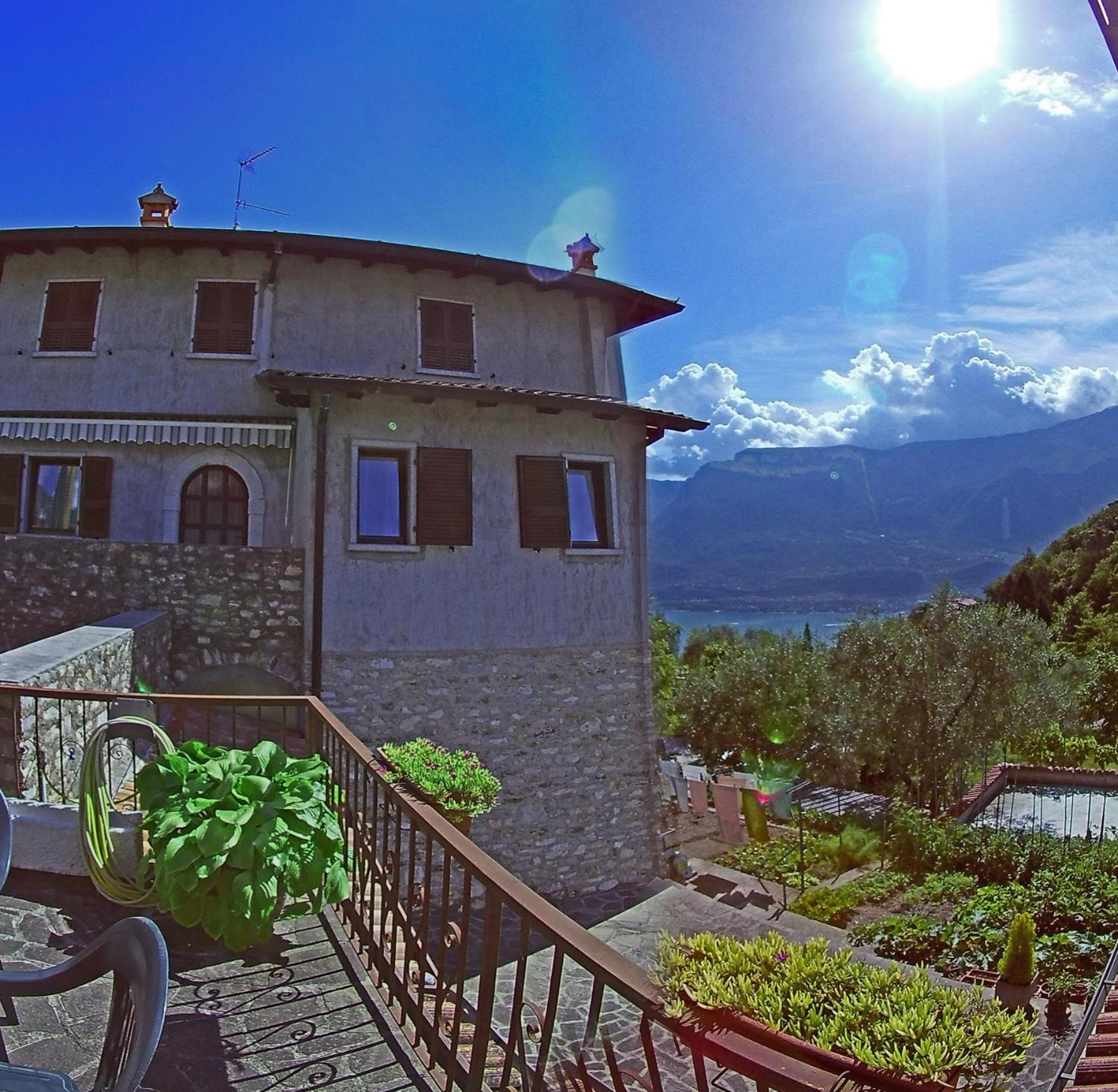 Casa Giacomina garden and Lake view by Gardadomusmea view 2